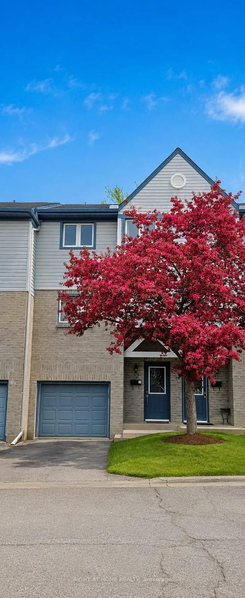 Front of Unit 32, 589 Beechwood Drive N