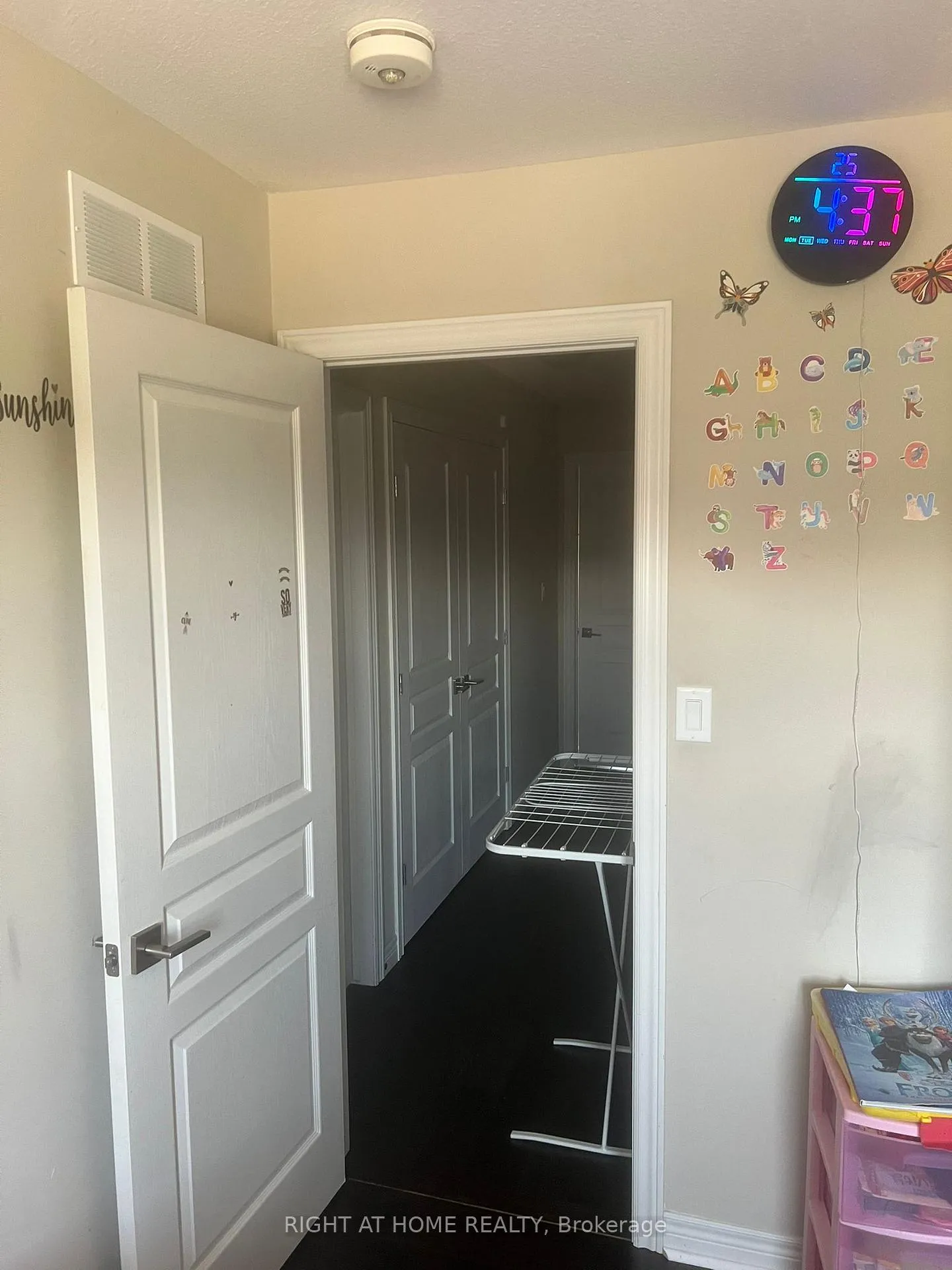 Photo 17 of 73 Dodman Crescent, Hamilton, Ancaster — HOMEH
