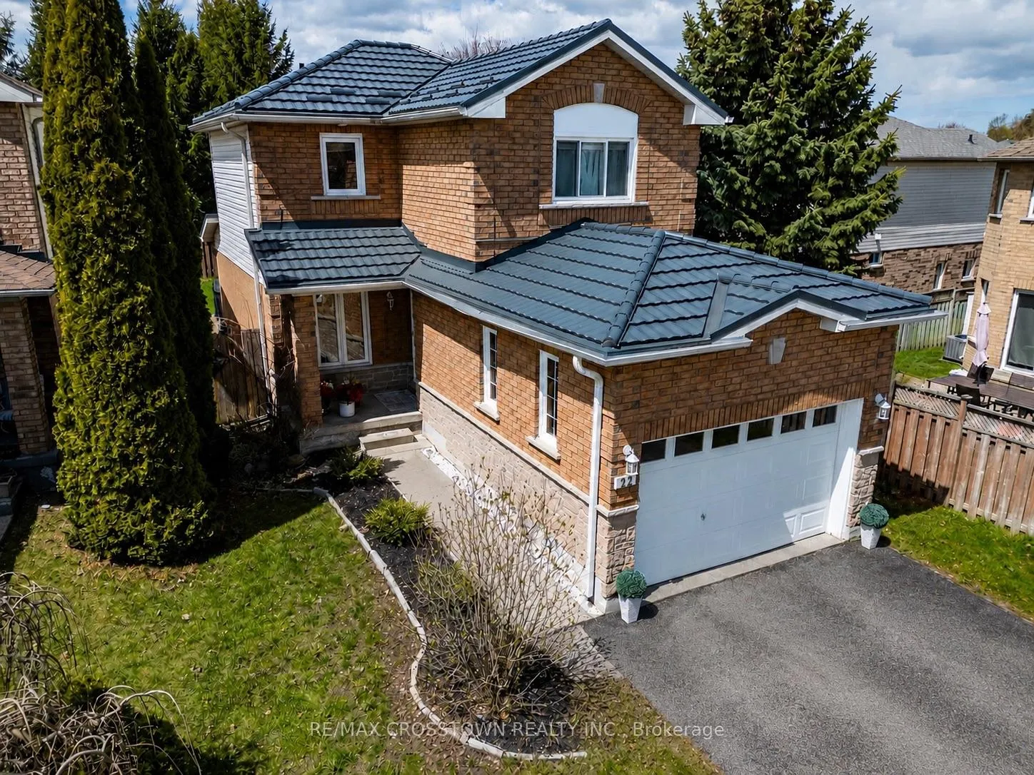 Photo 1 of 22 Bluegrass Drive, Barrie, Holly — HOMEH