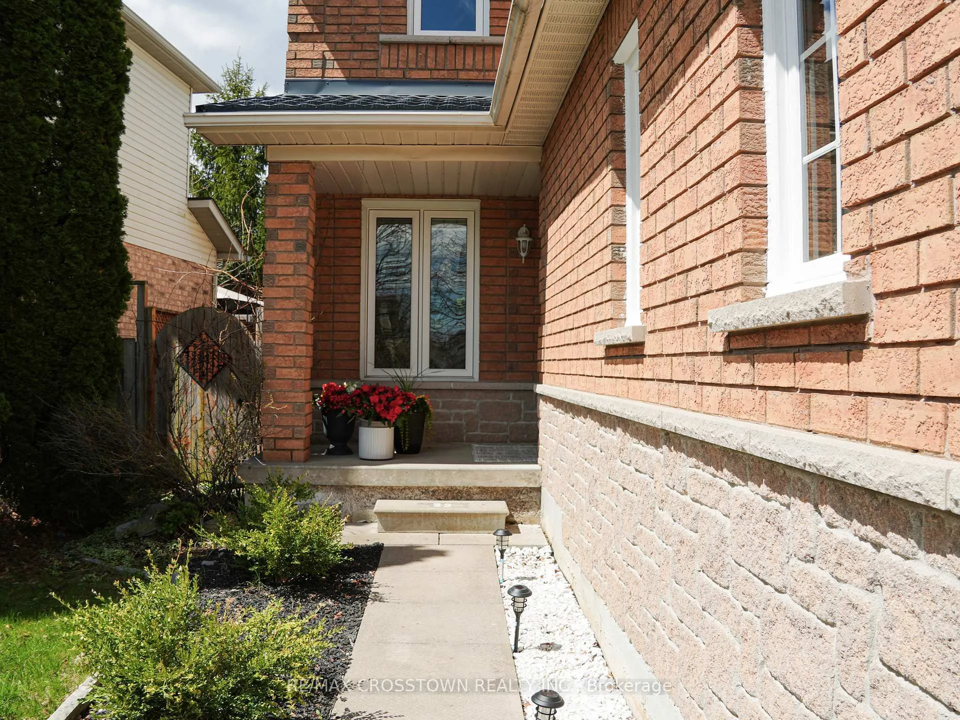 Photo 2 of 22 Bluegrass Drive, Barrie, Holly — HOMEH
