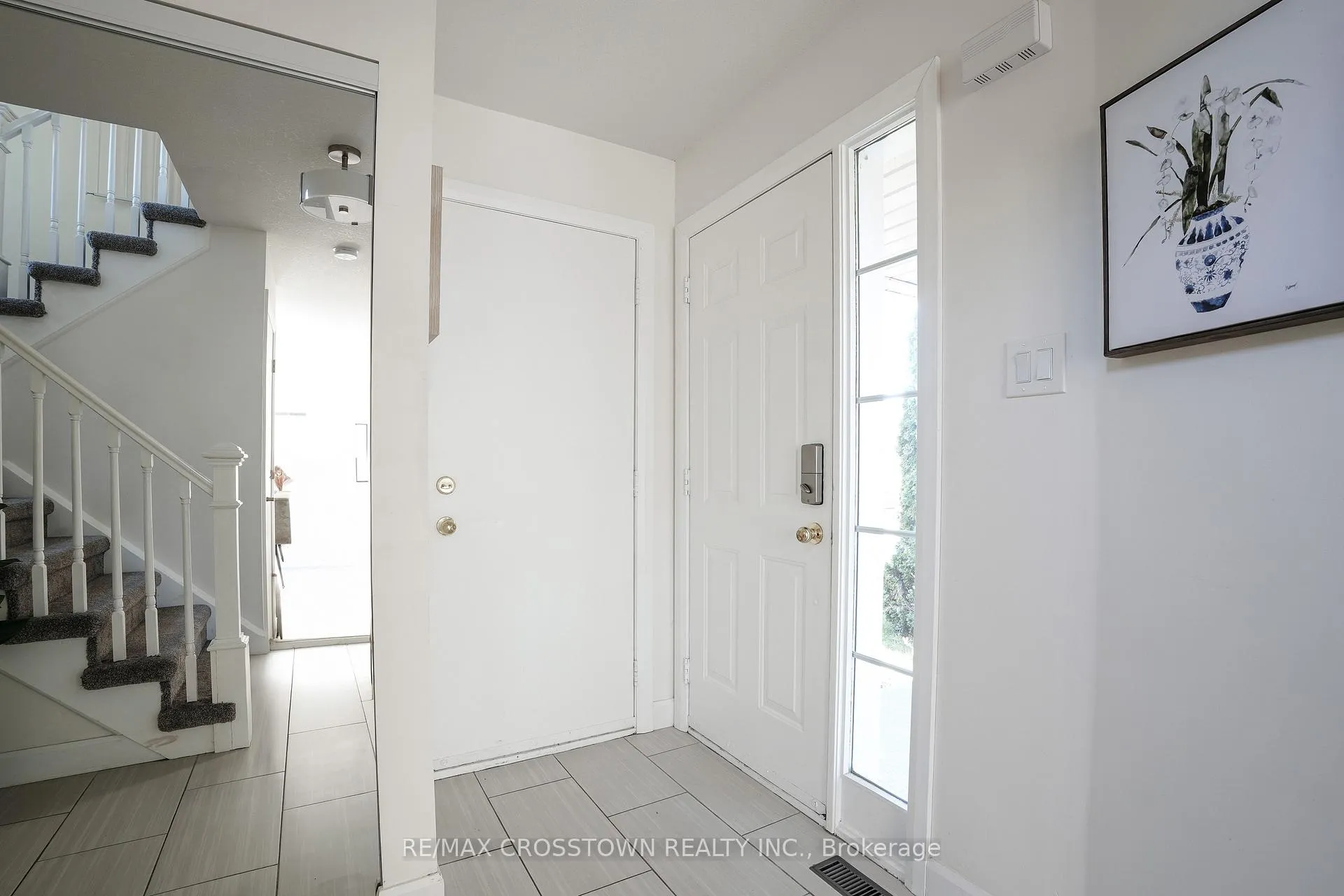 Photo 3 of 22 Bluegrass Drive, Barrie, Holly — HOMEH
