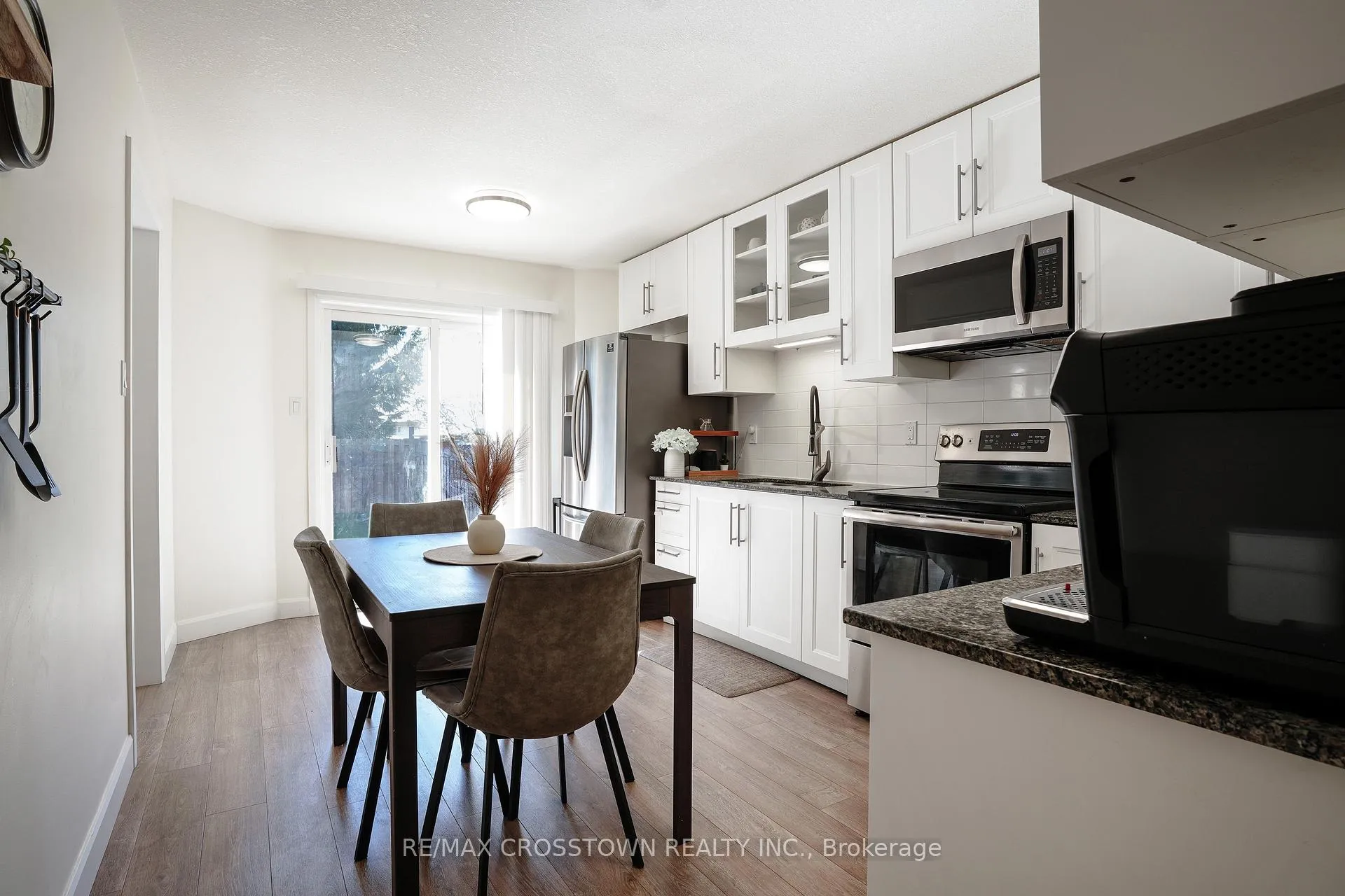 Photo 5 of 22 Bluegrass Drive, Barrie, Holly — HOMEH