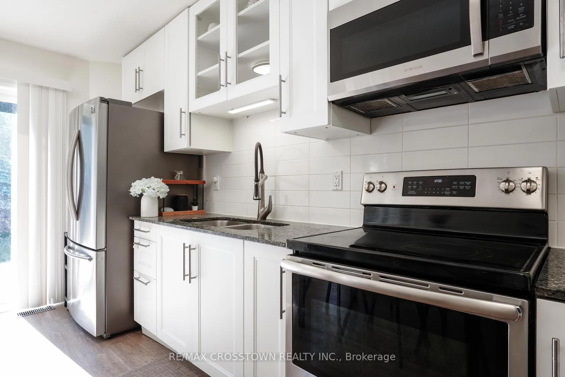 Photo 6 of 22 Bluegrass Drive, Barrie, Holly — HOMEH