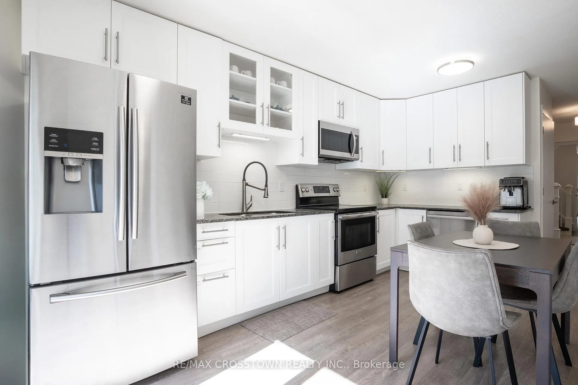Photo 7 of 22 Bluegrass Drive, Barrie, Holly — HOMEH