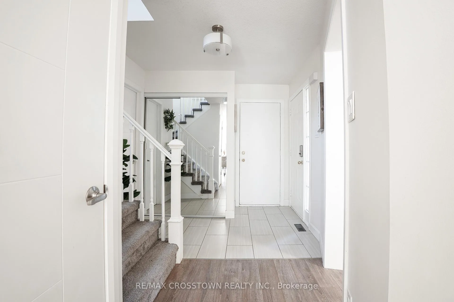 Photo 9 of 22 Bluegrass Drive, Barrie, Holly — HOMEH