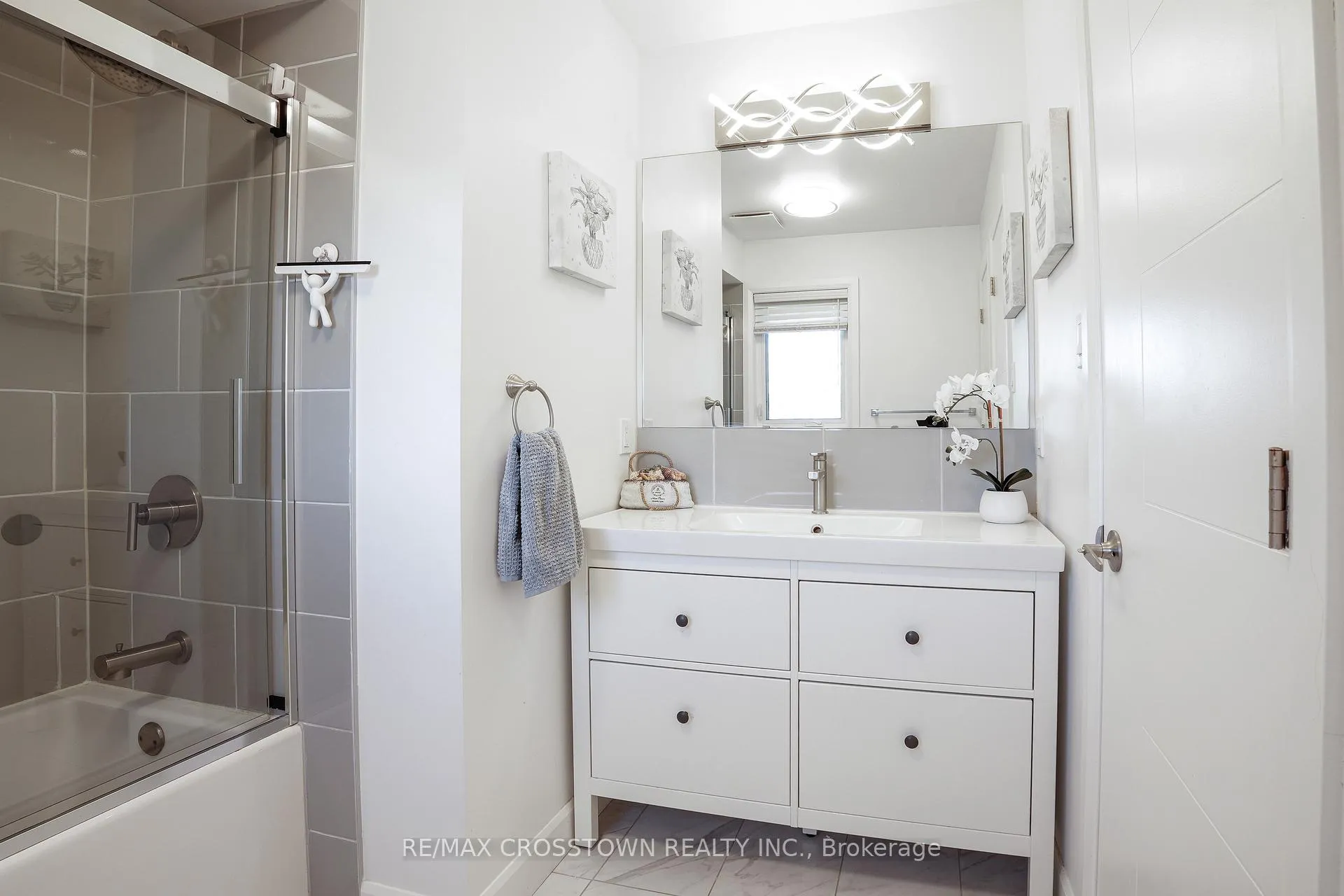 Photo 15 of 22 Bluegrass Drive, Barrie, Holly — HOMEH