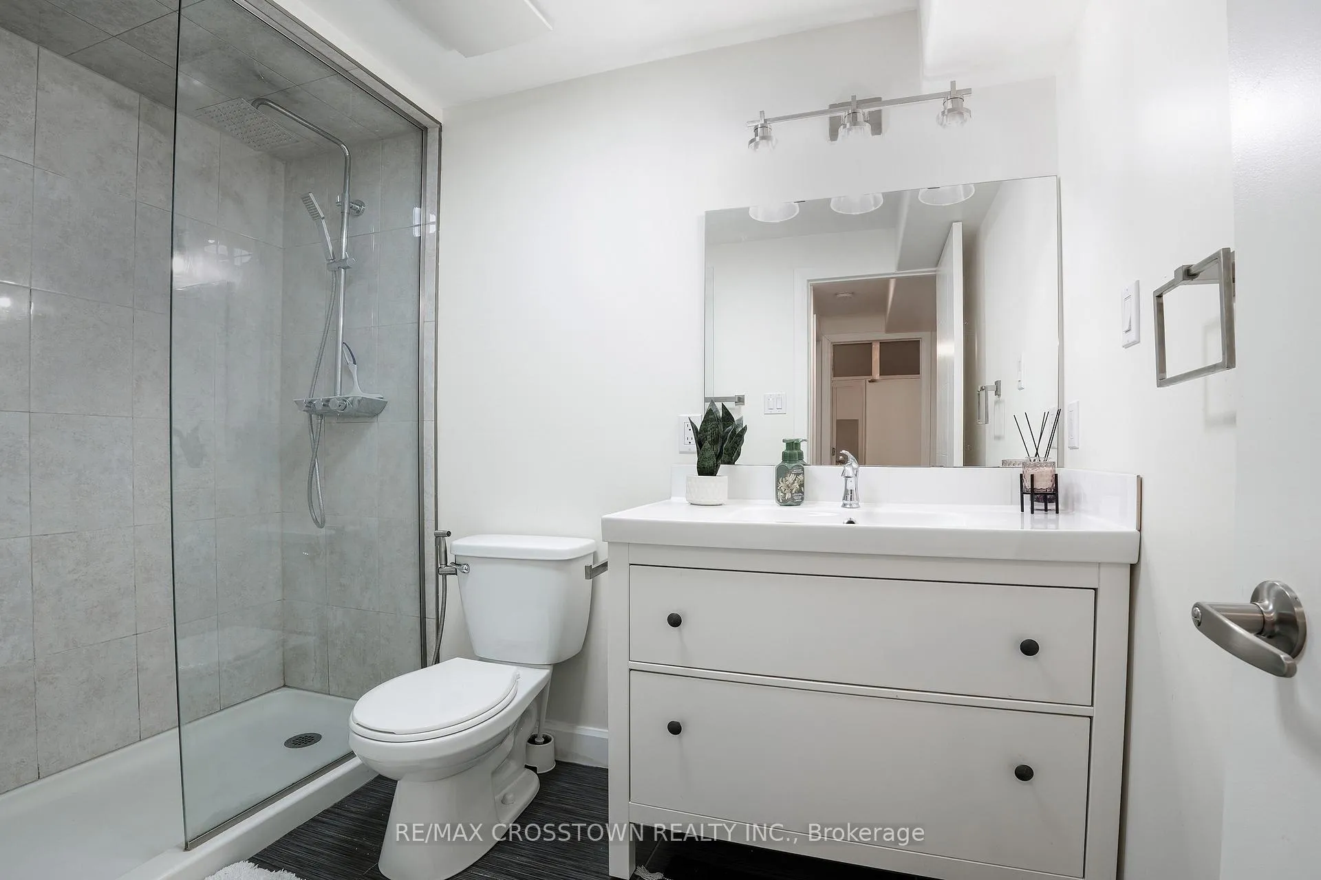 Photo 19 of 22 Bluegrass Drive, Barrie, Holly — HOMEH