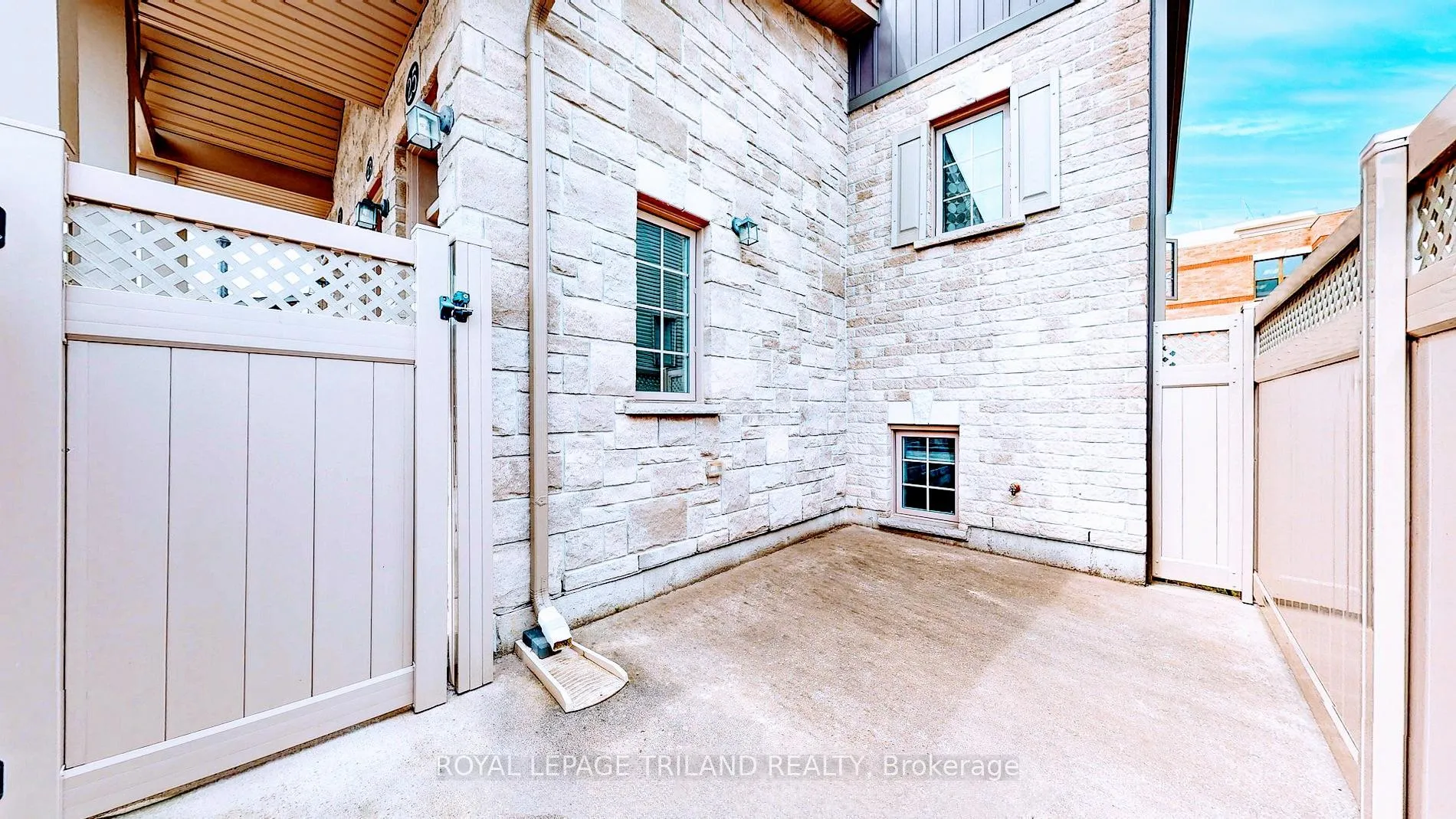 Photo 3 of Unit 25, 3200 Singleton Avenue, London, South W — HOMEH