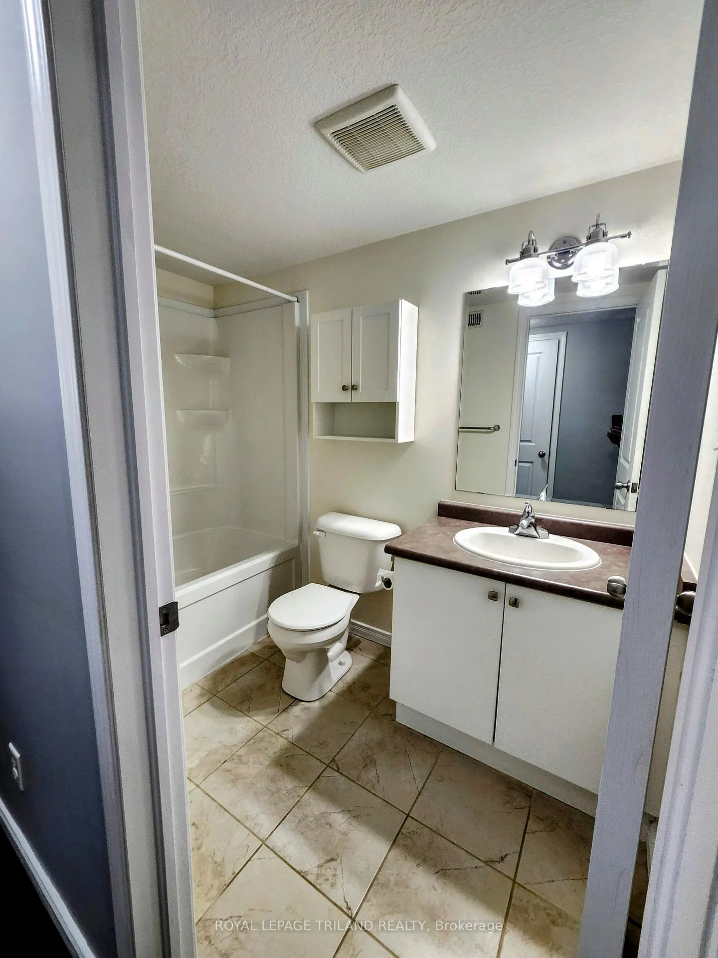 Photo 8 of Unit 25, 3200 Singleton Avenue, London, South W — HOMEH