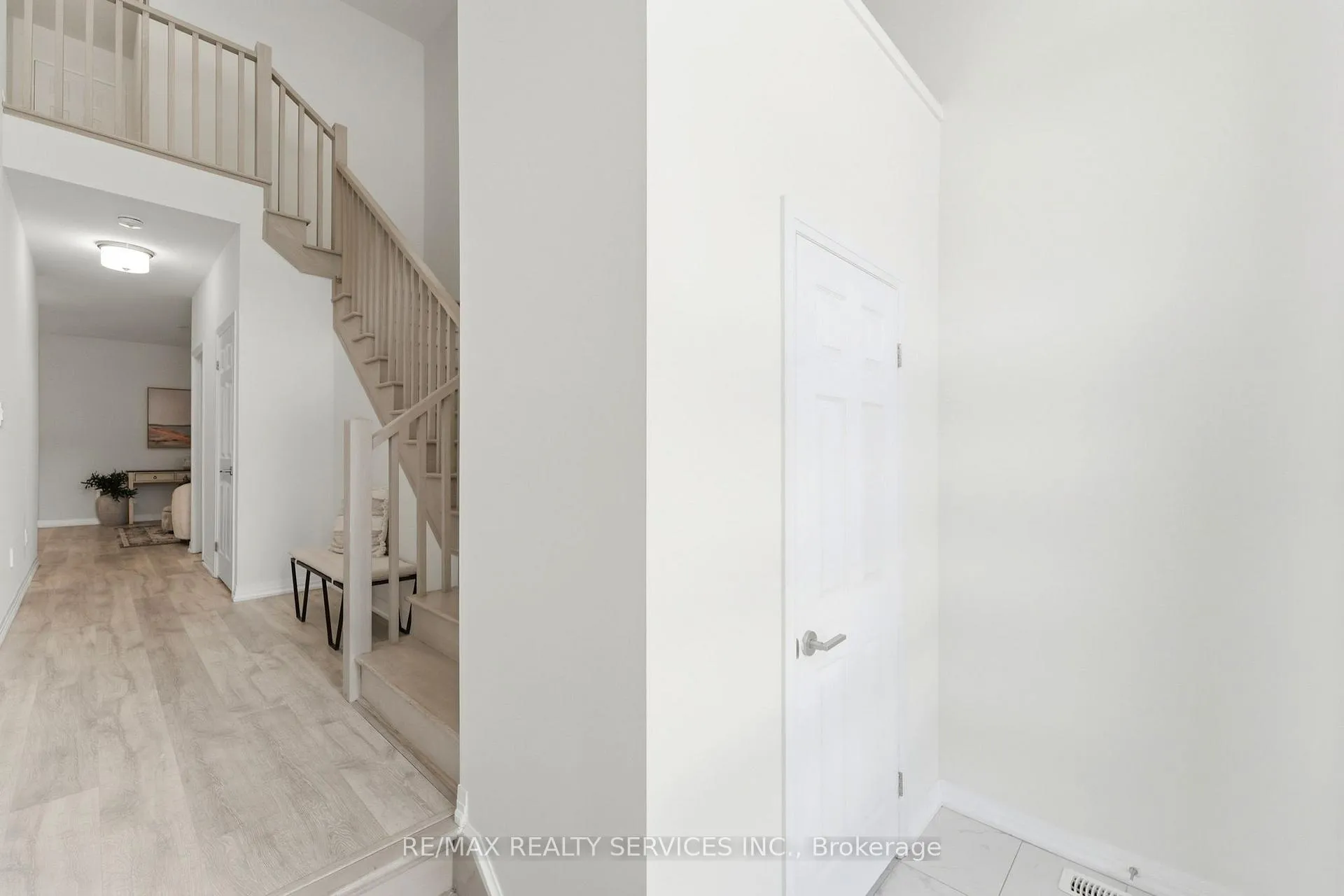 Photo 8 of 6 George Brier Drive W, Brant, Paris — HOMEH