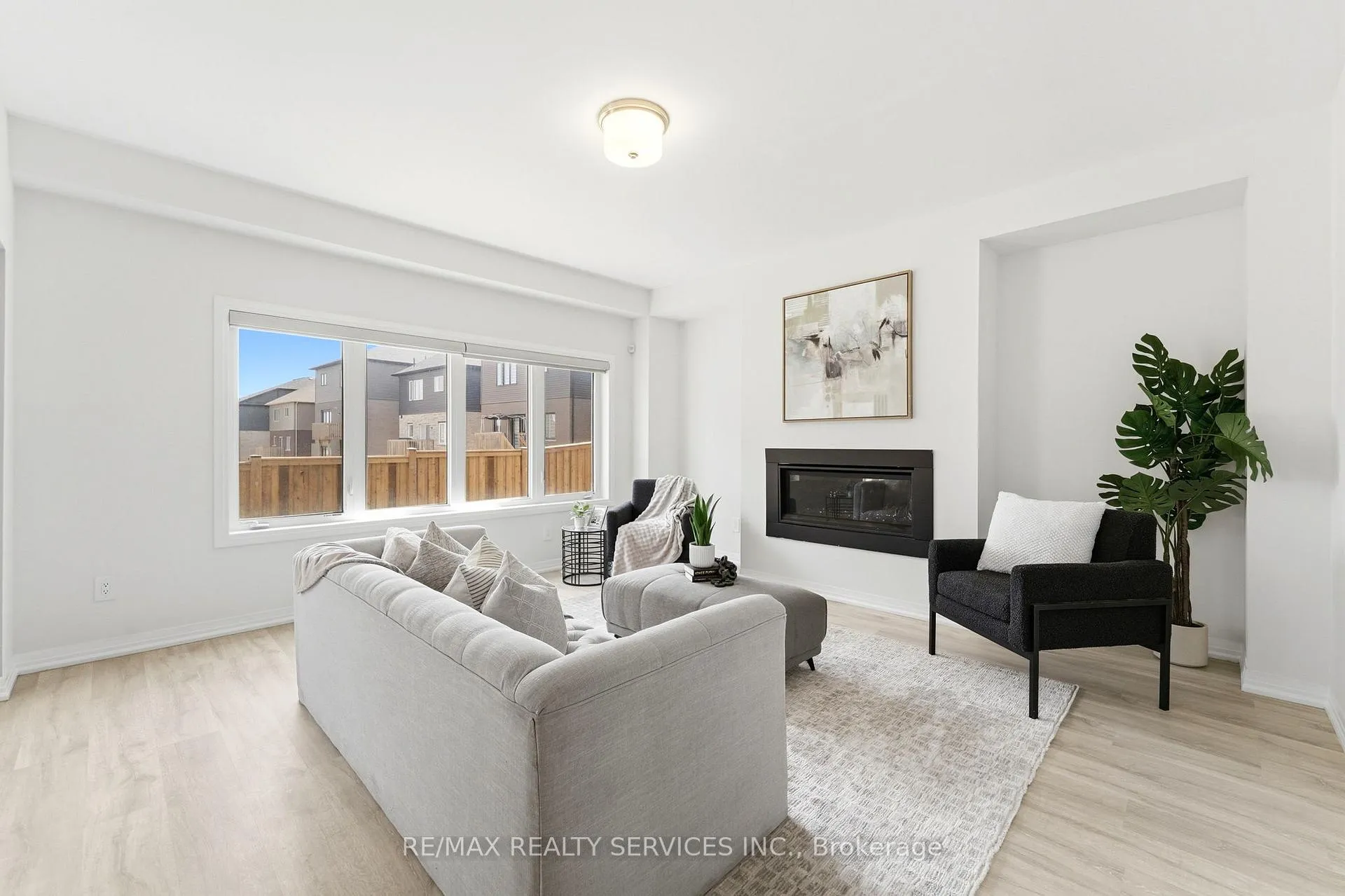 Photo 9 of 6 George Brier Drive W, Brant, Paris — HOMEH