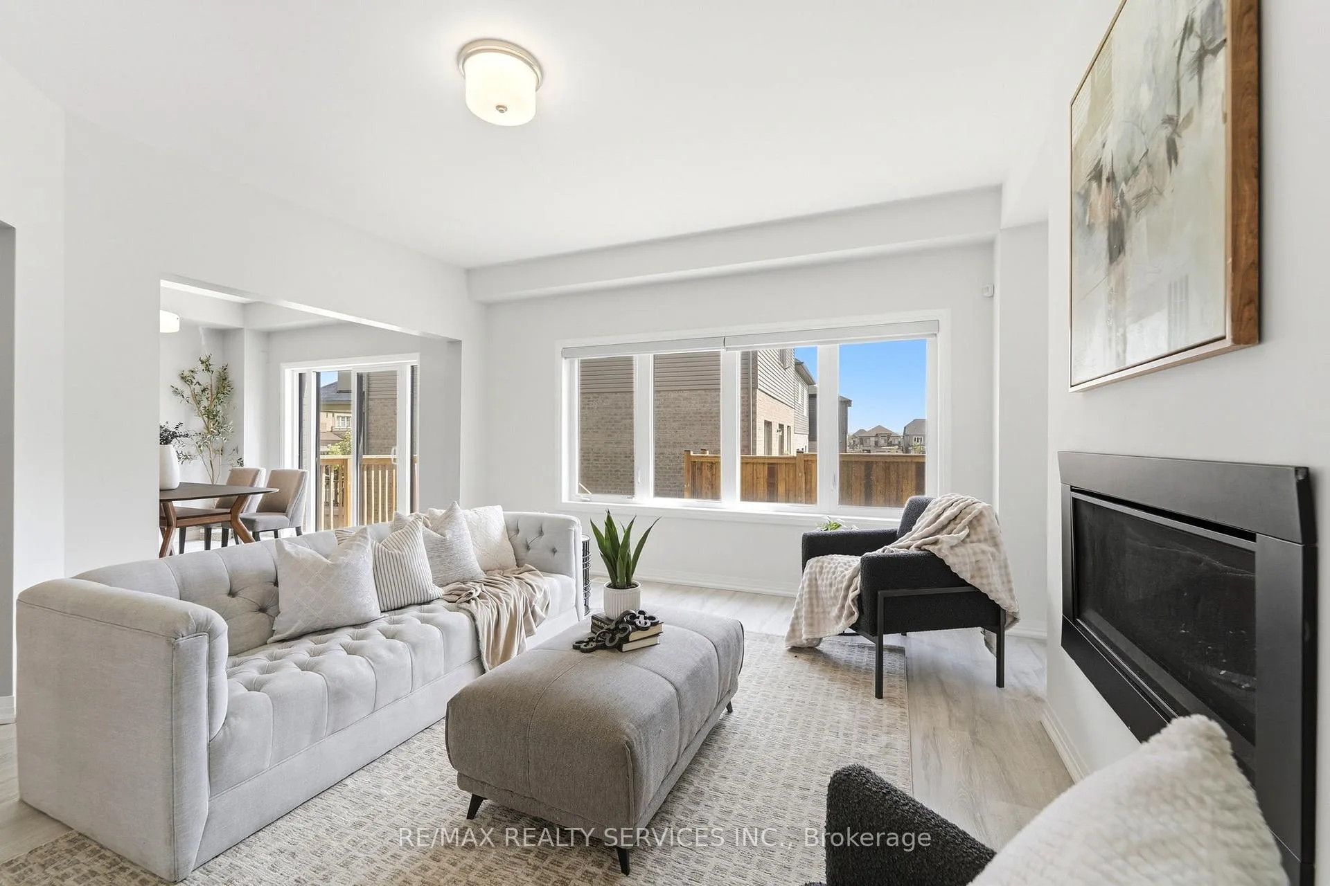 Photo 10 of 6 George Brier Drive W, Brant, Paris — HOMEH