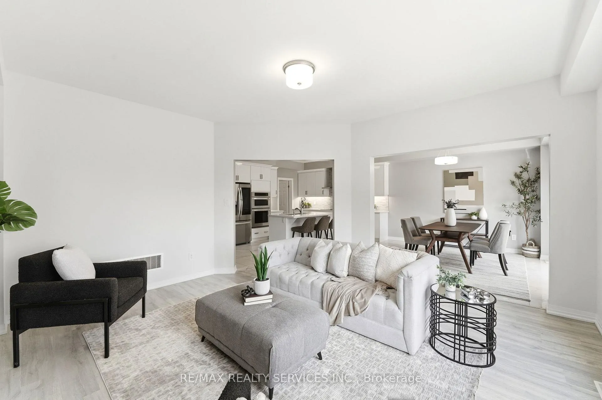 Photo 11 of 6 George Brier Drive W, Brant, Paris — HOMEH