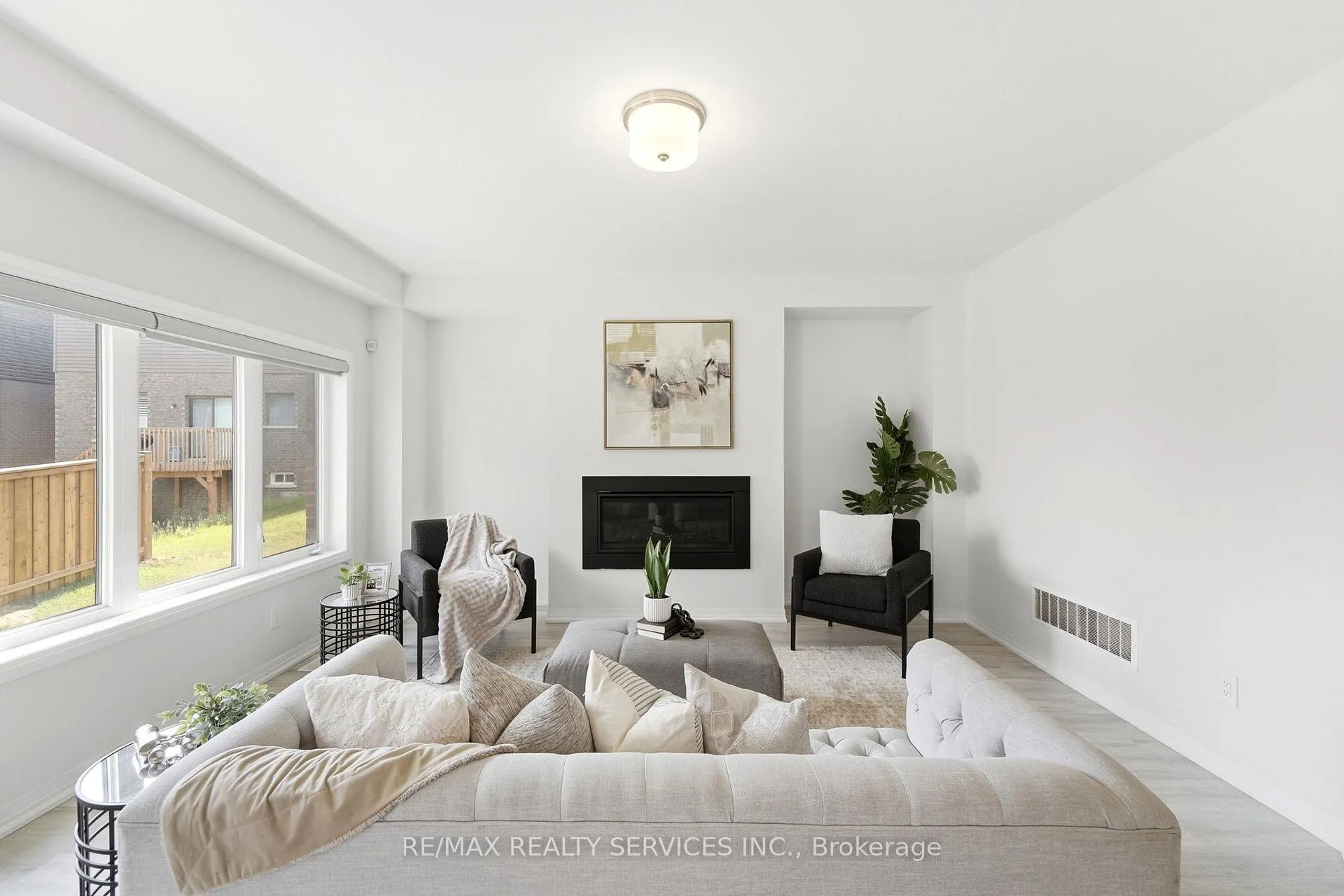 Photo 12 of 6 George Brier Drive W, Brant, Paris — HOMEH