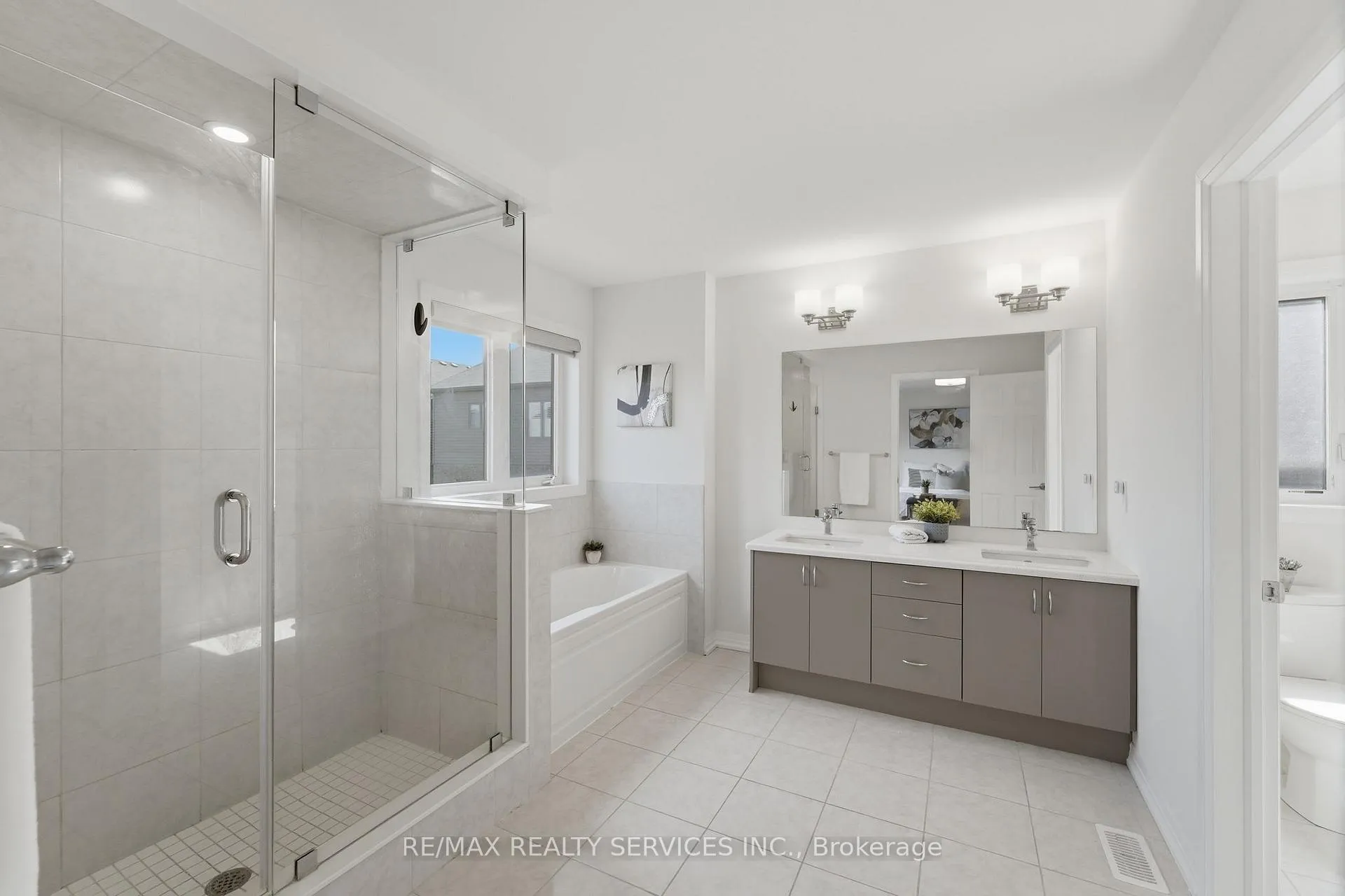 Photo 29 of 6 George Brier Drive W, Brant, Paris — HOMEH