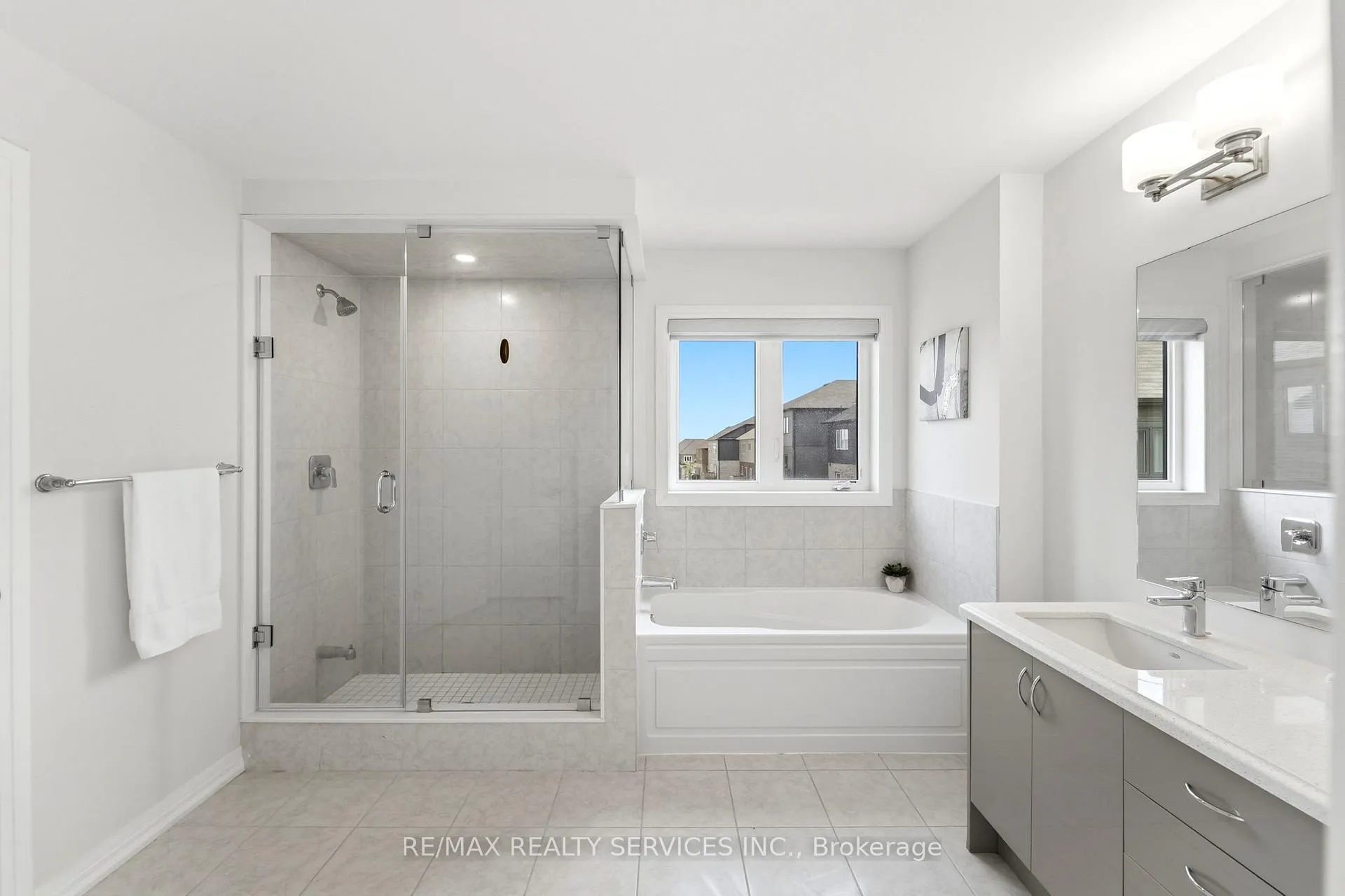 Photo 30 of 6 George Brier Drive W, Brant, Paris — HOMEH