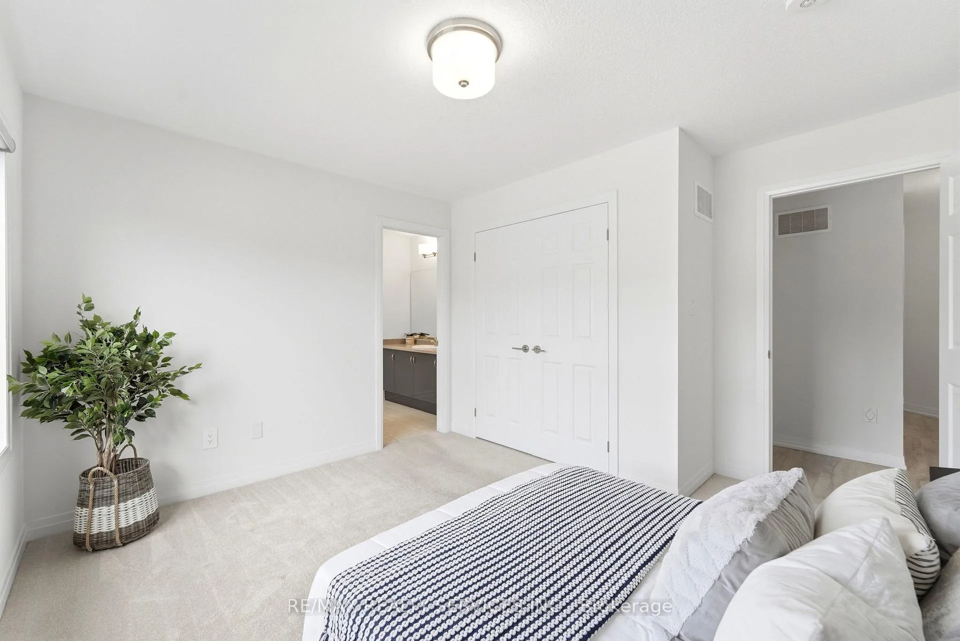 Photo 33 of 6 George Brier Drive W, Brant, Paris — HOMEH