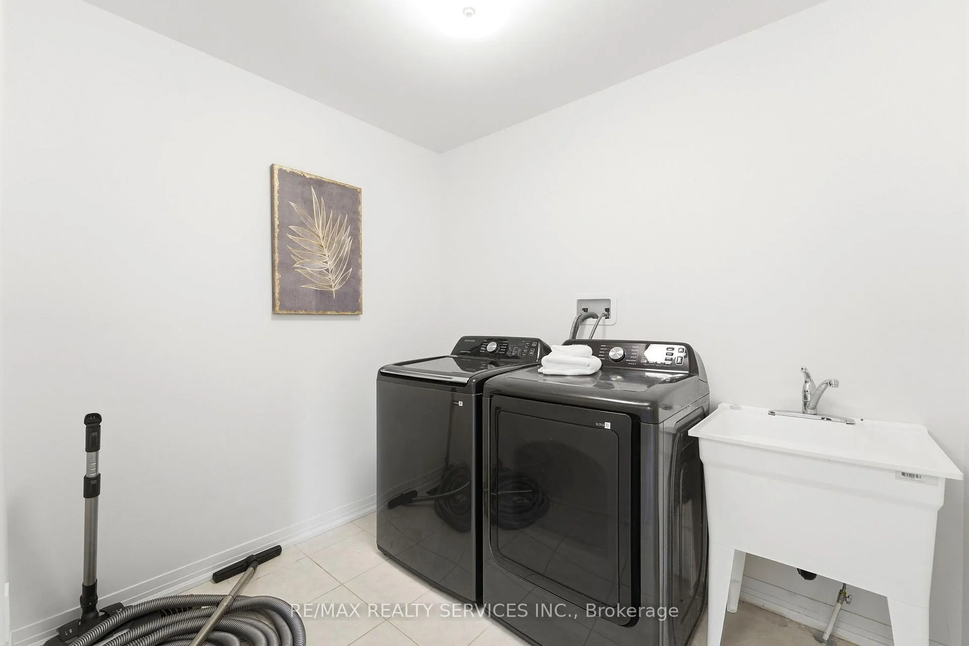 Photo 39 of 6 George Brier Drive W, Brant, Paris — HOMEH