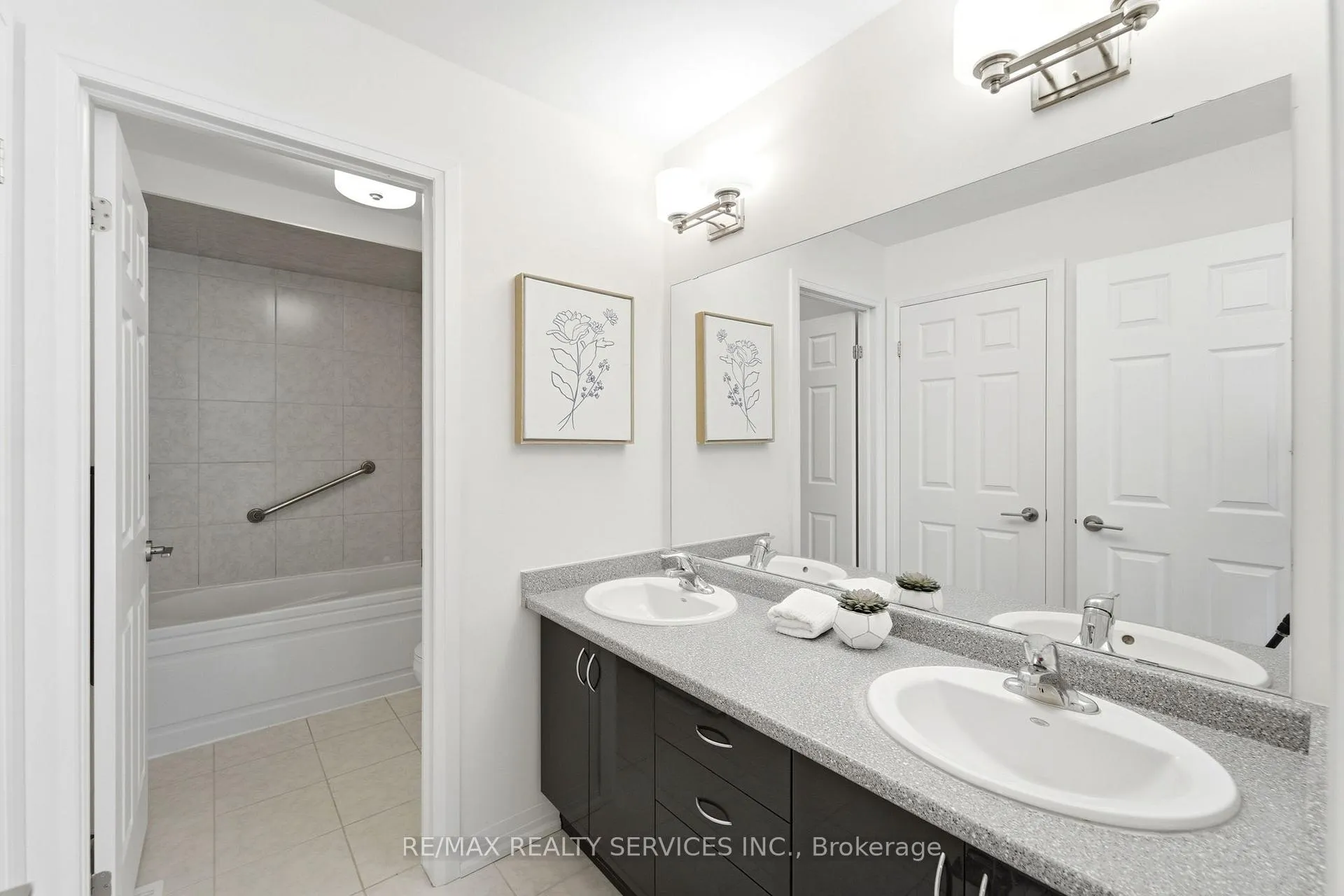Photo 40 of 6 George Brier Drive W, Brant, Paris — HOMEH