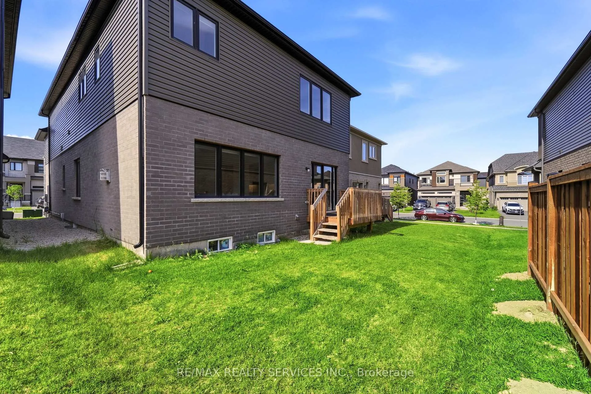 Photo 44 of 6 George Brier Drive W, Brant, Paris — HOMEH