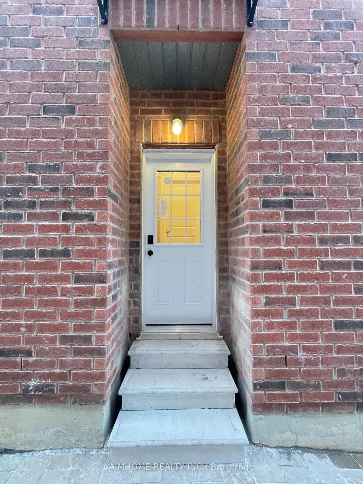 Photo 2 of Unit Bsmt, 90 Maverick Crescent, Vaughan, Patterson — HOMEH