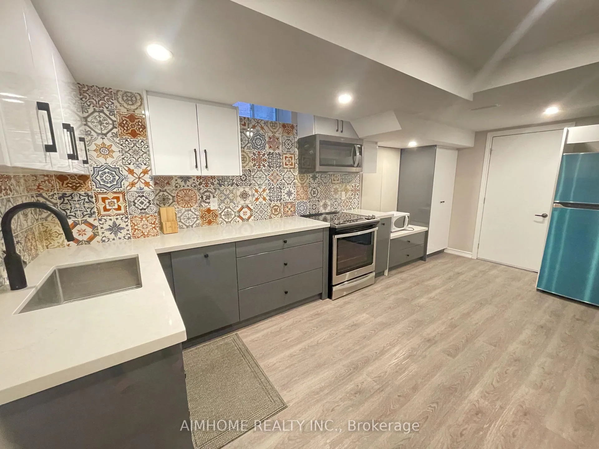 Photo 4 of Unit Bsmt, 90 Maverick Crescent, Vaughan, Patterson — HOMEH