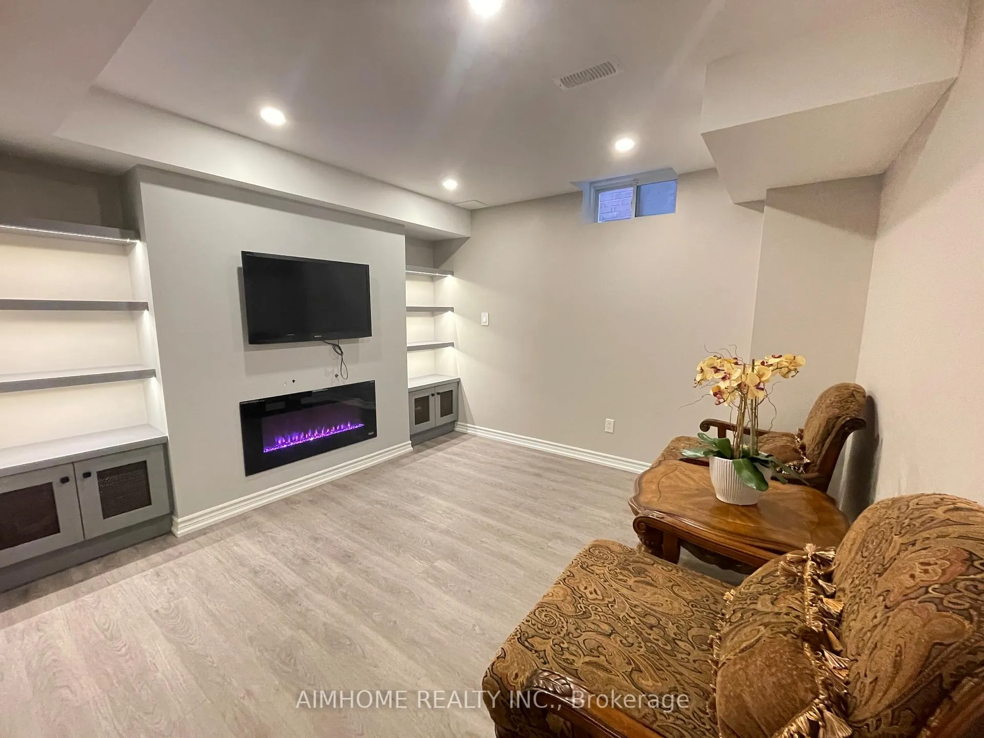 Photo 5 of Unit Bsmt, 90 Maverick Crescent, Vaughan, Patterson — HOMEH