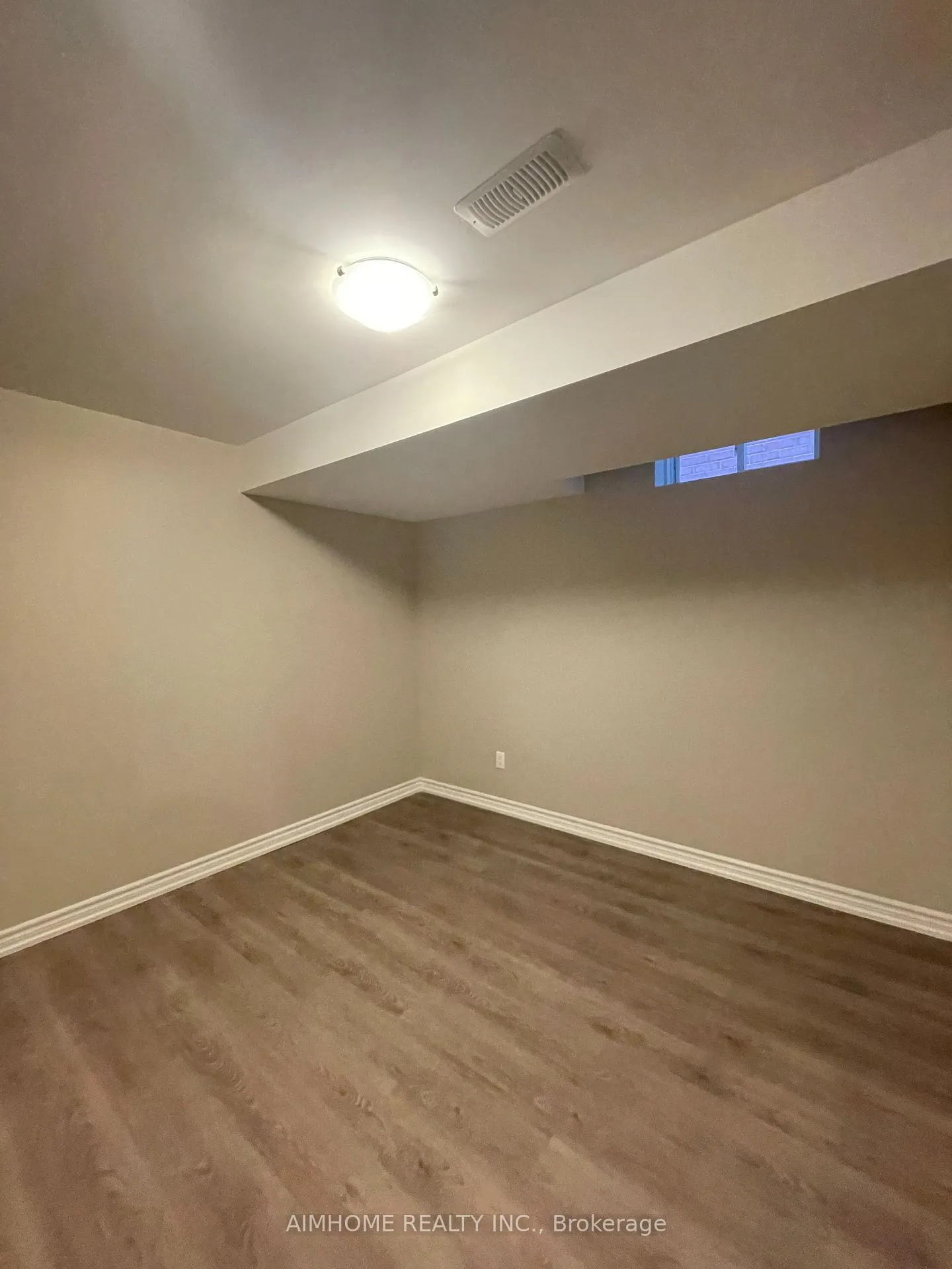 Photo 7 of Unit Bsmt, 90 Maverick Crescent, Vaughan, Patterson — HOMEH