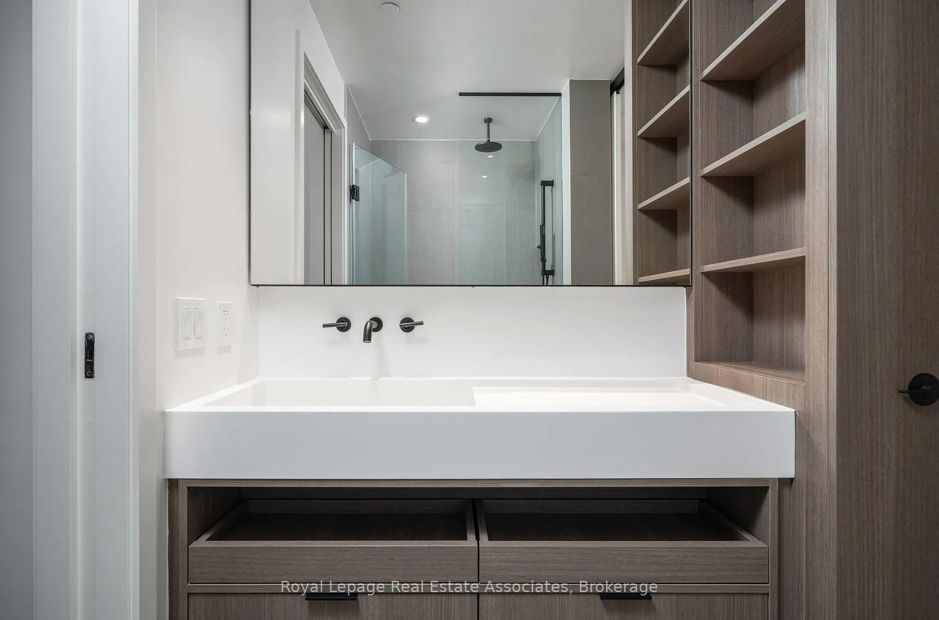 Photo 18 of Unit 3908, 55 Charles Street E, Toronto, Church-Yonge Corridor — HOMEH