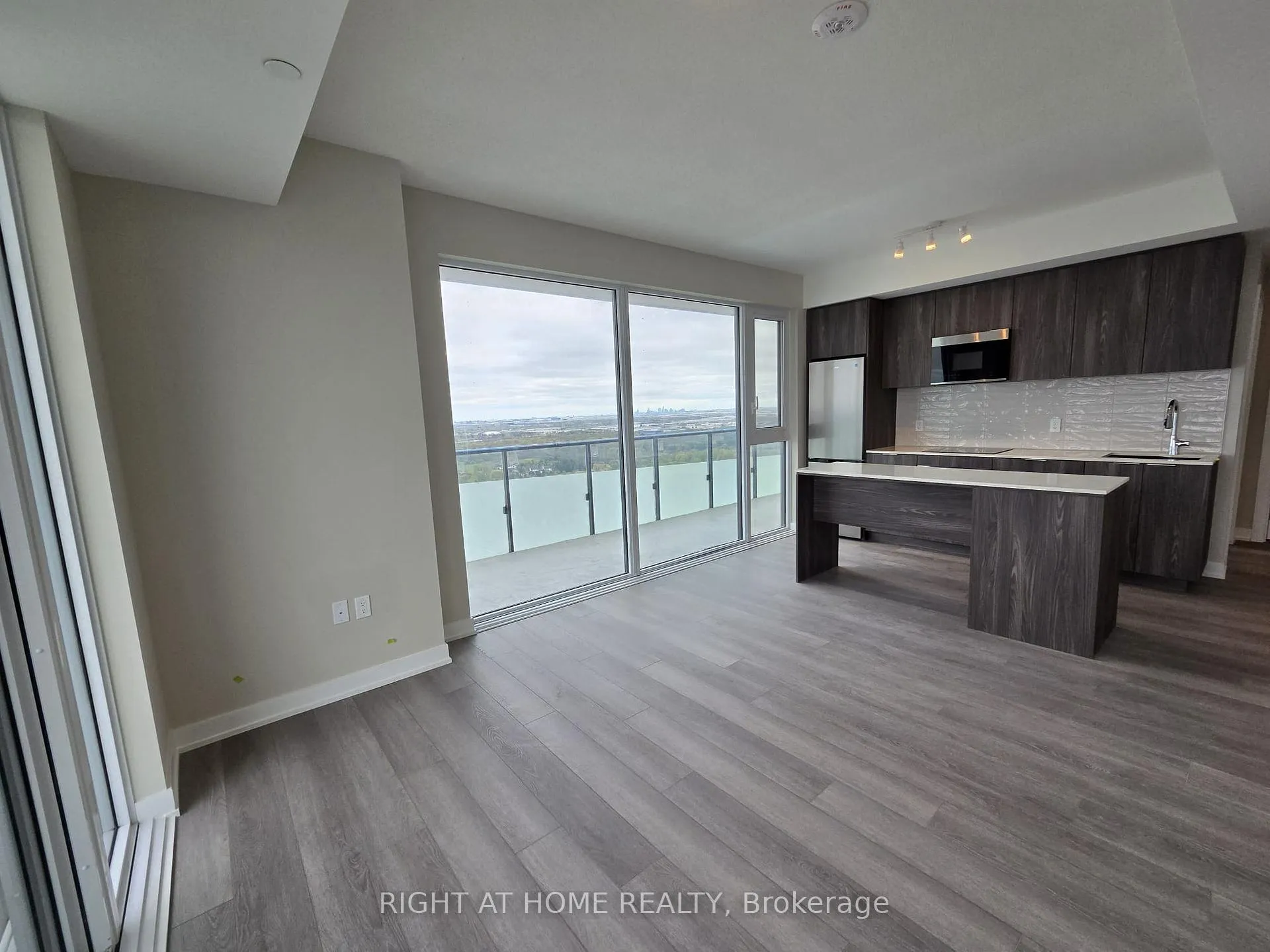 Photo 5 of Unit 3002, 15 Skyridge Drive, Brampton, Bram East — HOMEH