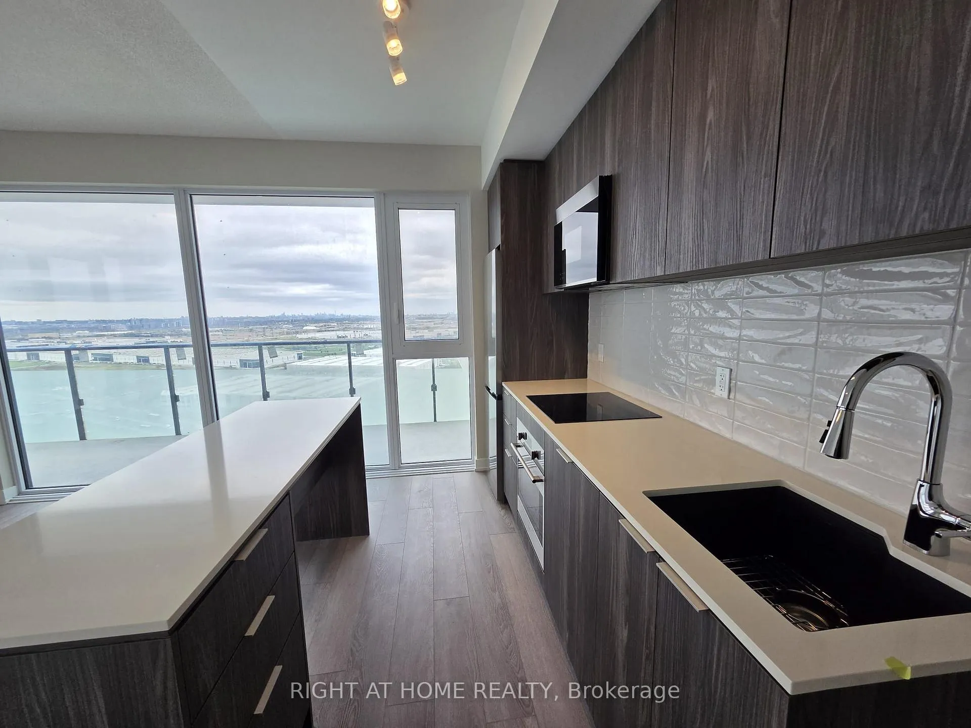 Photo 6 of Unit 3002, 15 Skyridge Drive, Brampton, Bram East — HOMEH