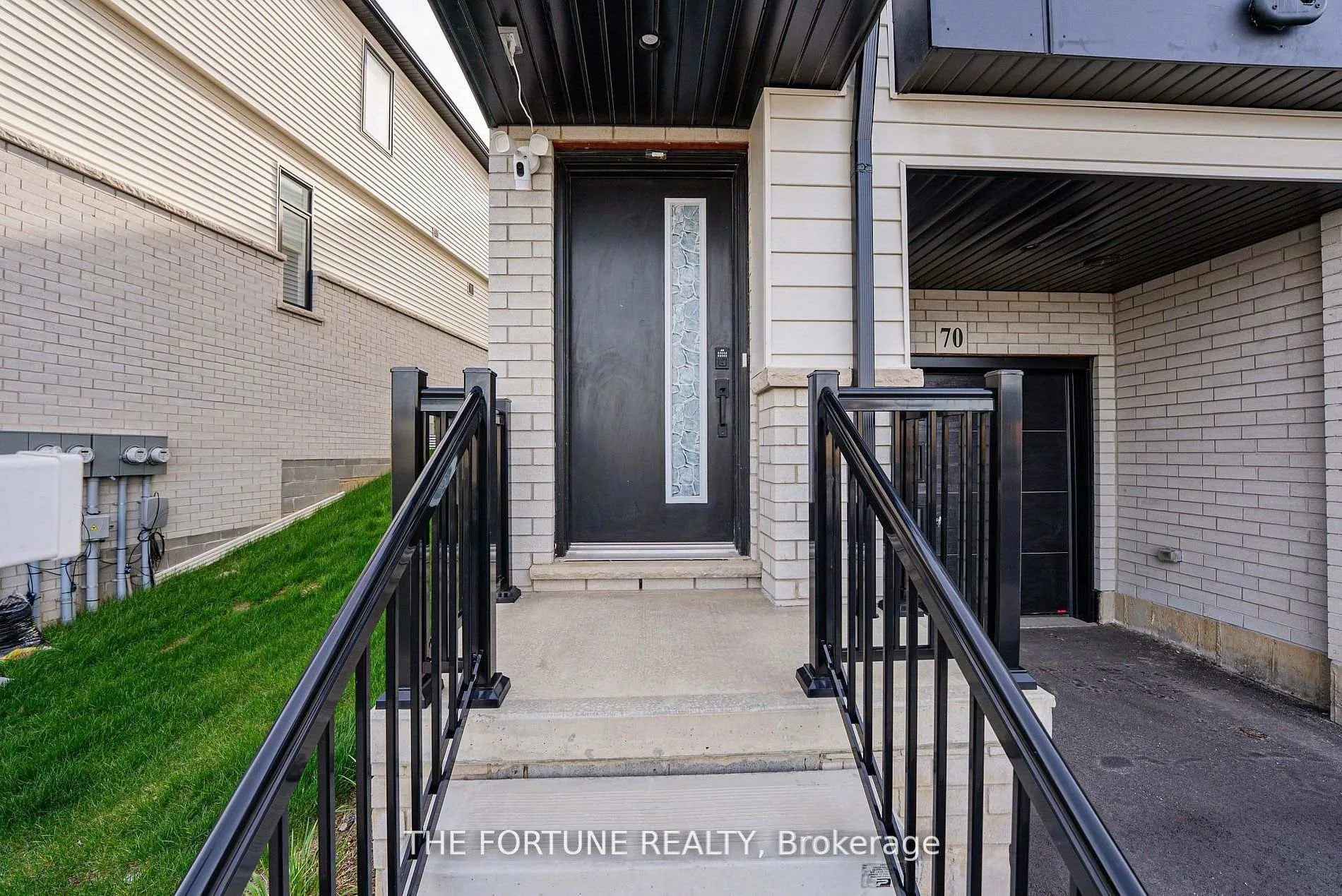 Photo 5 of Unit 70, 55 Tom Brown Drive, Brant, Paris — HOMEH