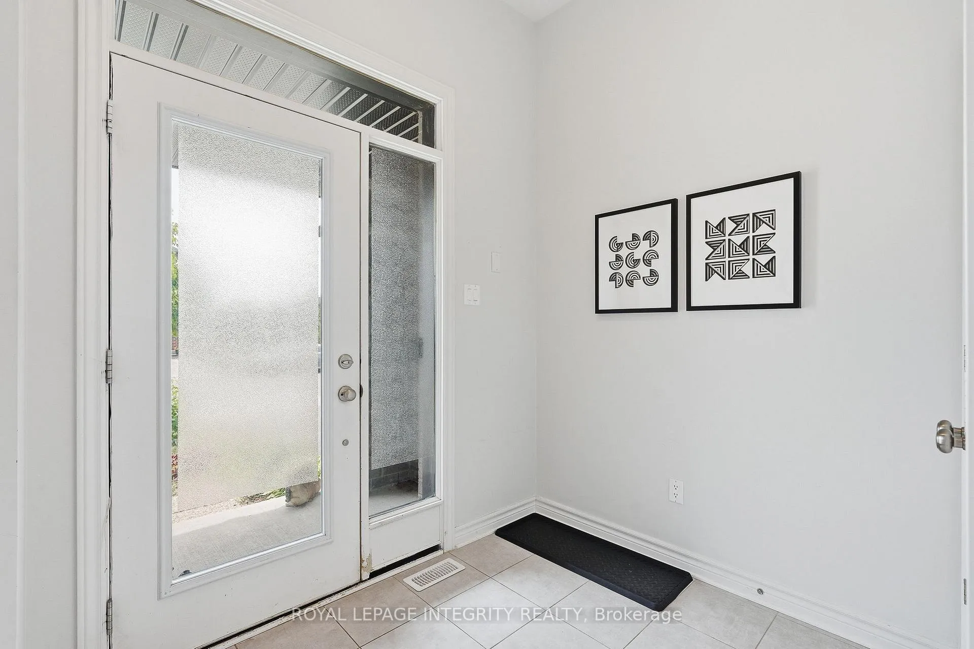 Photo 4 of 51 Bergschrund Walk, Ottawa, Mer Bleue/Bradley Estates/Anderson Park — HOMEH