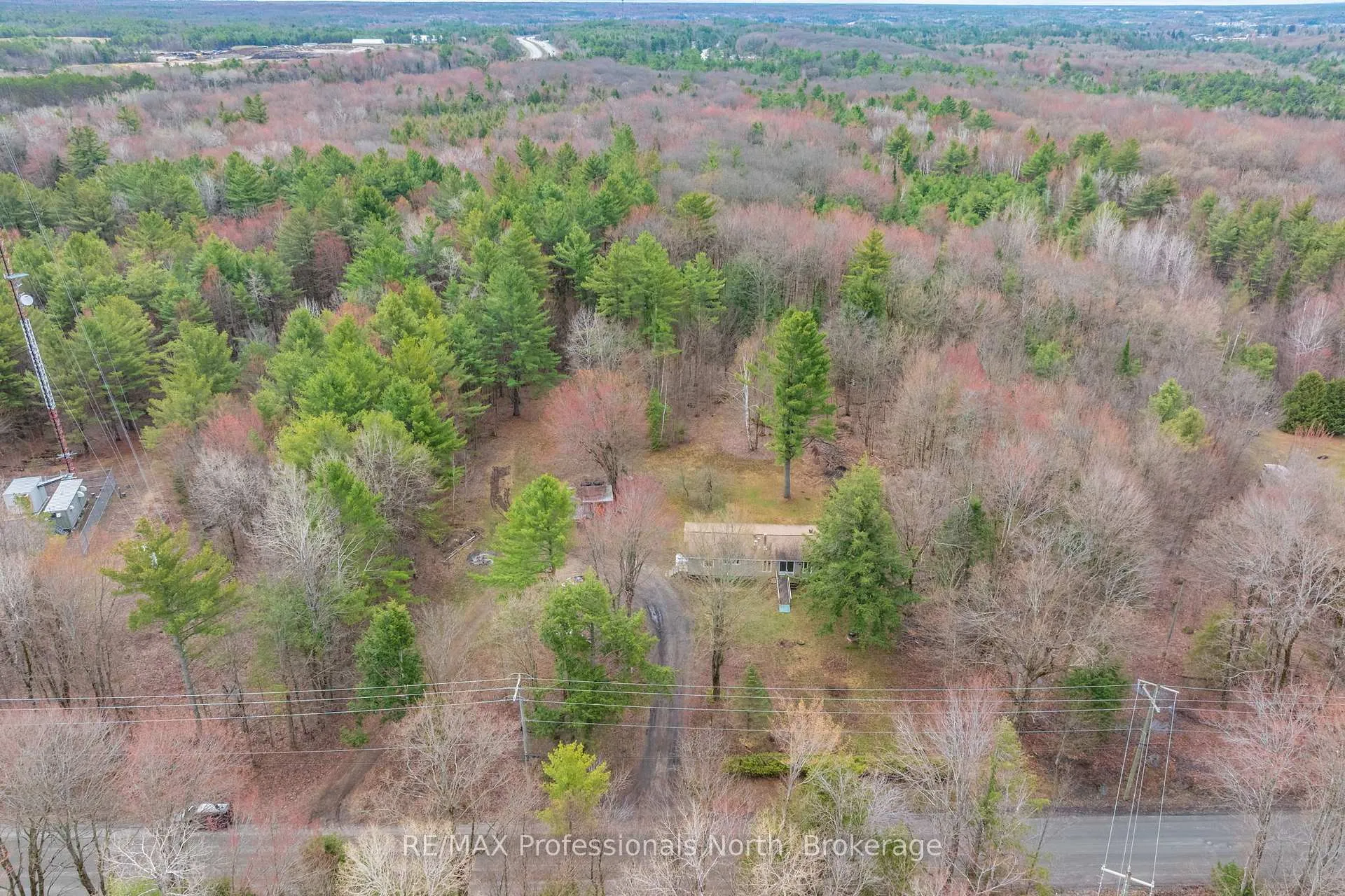 Photo 3 of 1056 Kirk Line W, Bracebridge, Macaulay — HOMEH