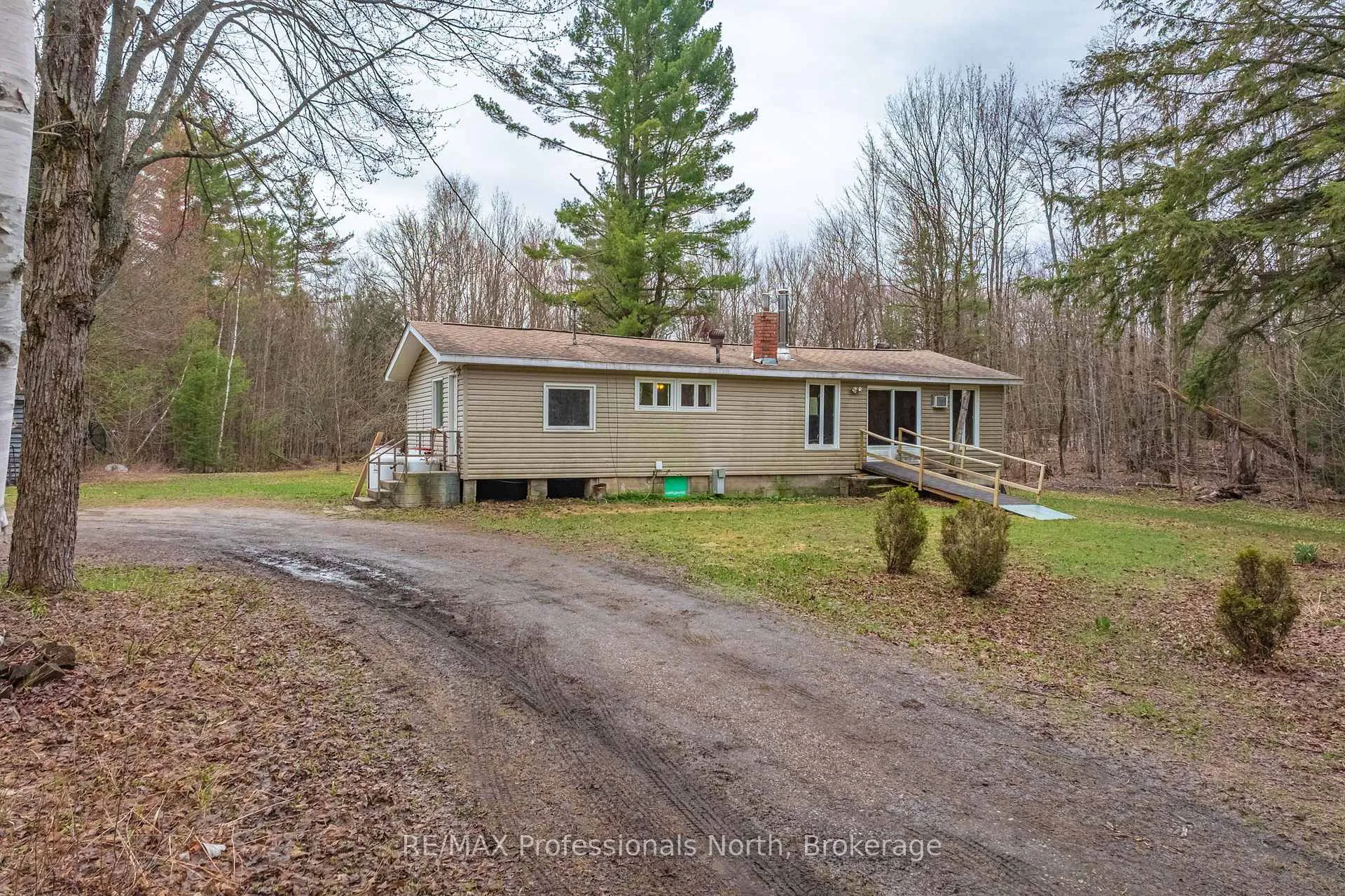 Photo 13 of 1056 Kirk Line W, Bracebridge, Macaulay — HOMEH