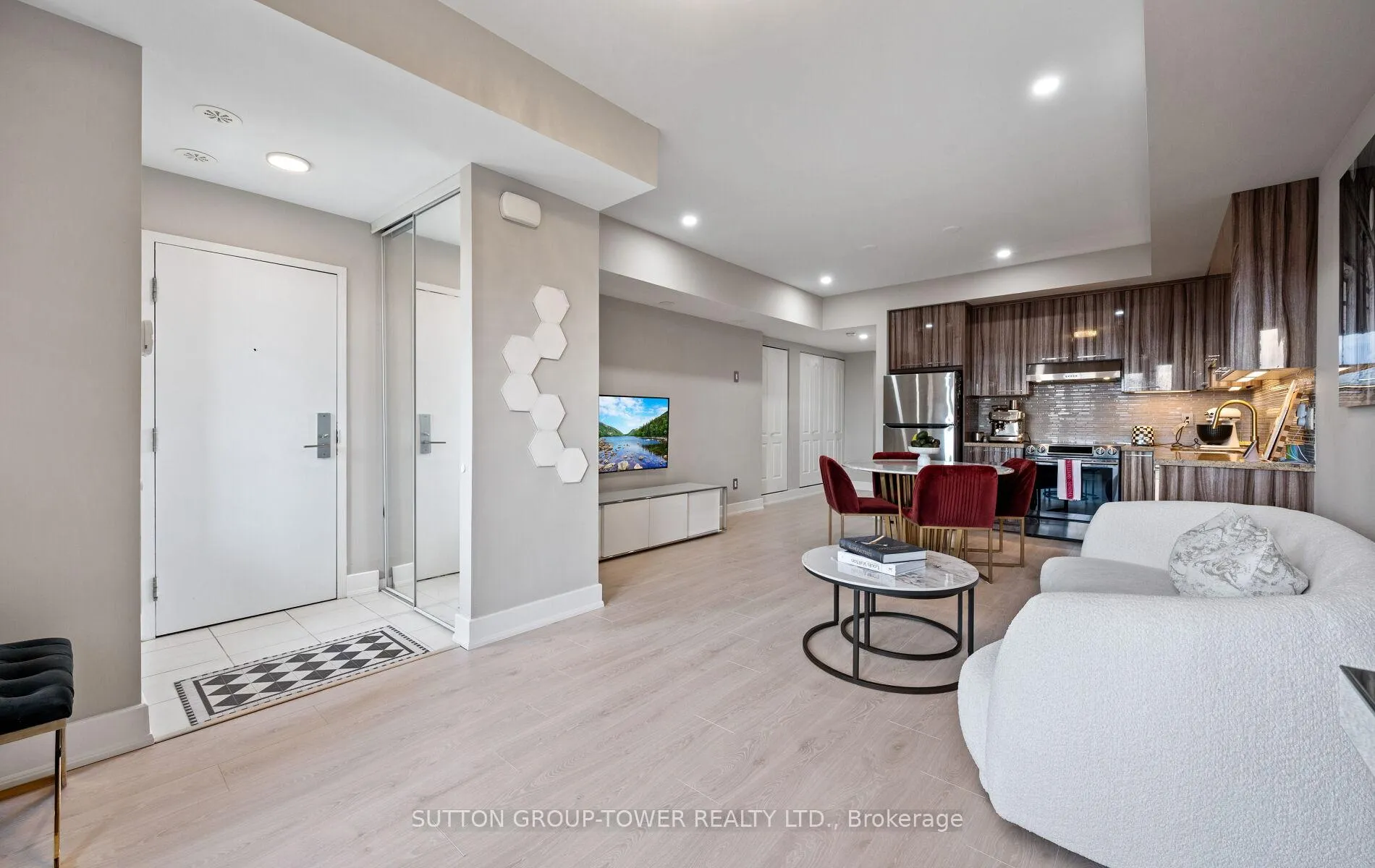 Photo 3 of Unit C26, 26 Bruce Street, Vaughan, East Woodbridge — HOMEH