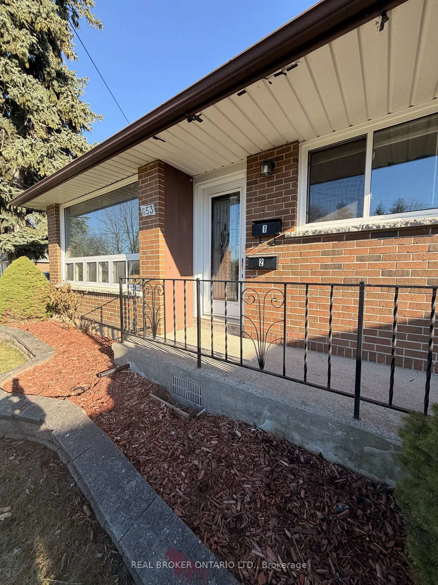 Photo 2 of Unit Main, 653 Athol Street E, Oshawa, Donevan — HOMEH
