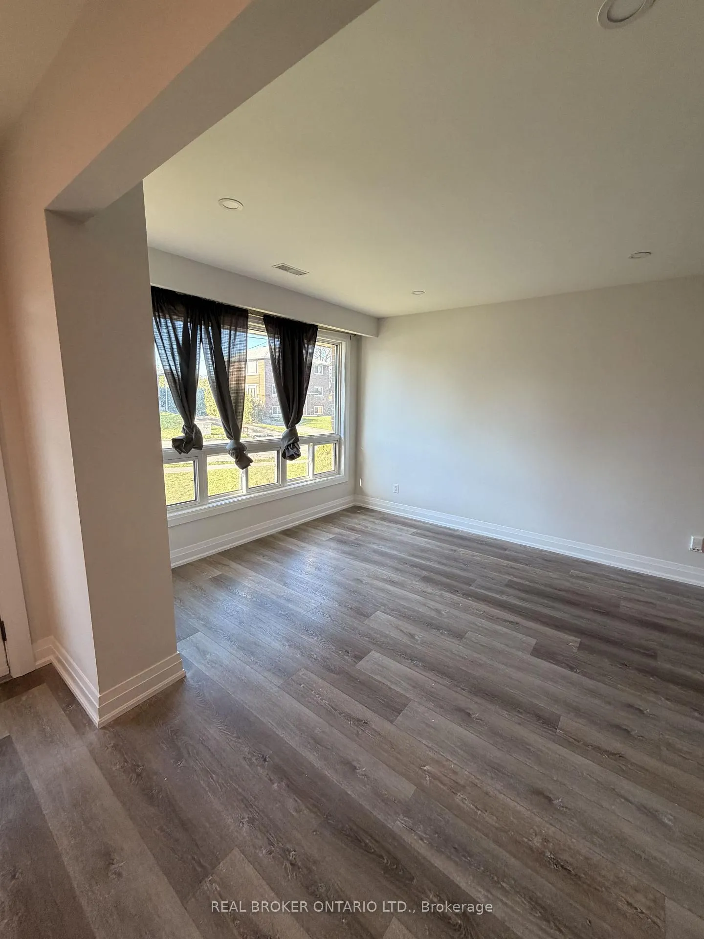 Photo 5 of Unit Main, 653 Athol Street E, Oshawa, Donevan — HOMEH