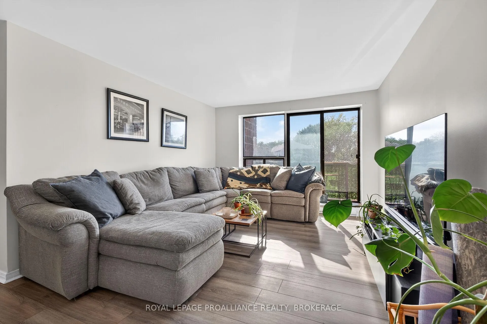 Photo 5 of Unit 206, 17 Eldon Hall Place, Kingston, Central City West — HOMEH