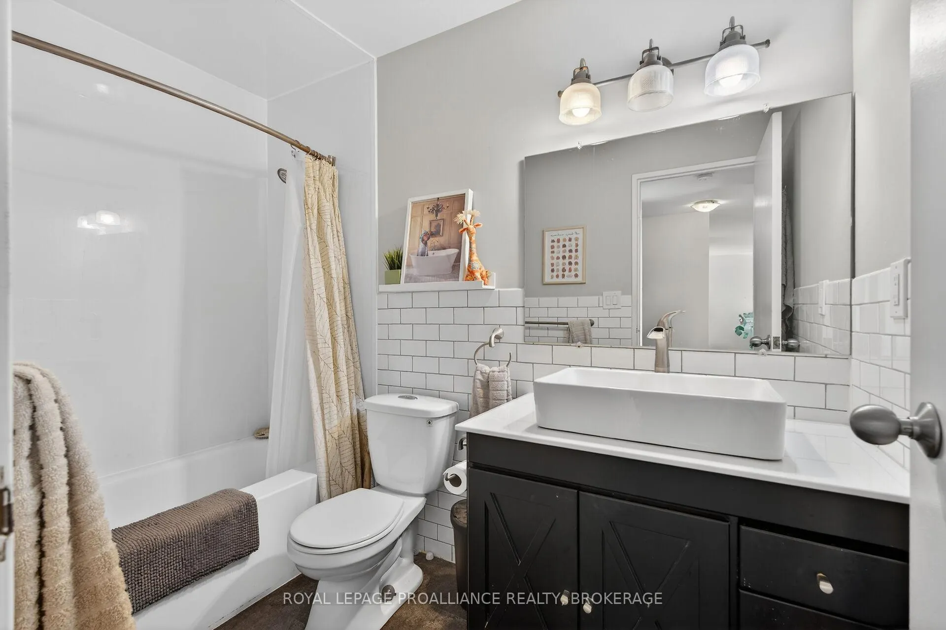 Photo 15 of Unit 206, 17 Eldon Hall Place, Kingston, Central City West — HOMEH