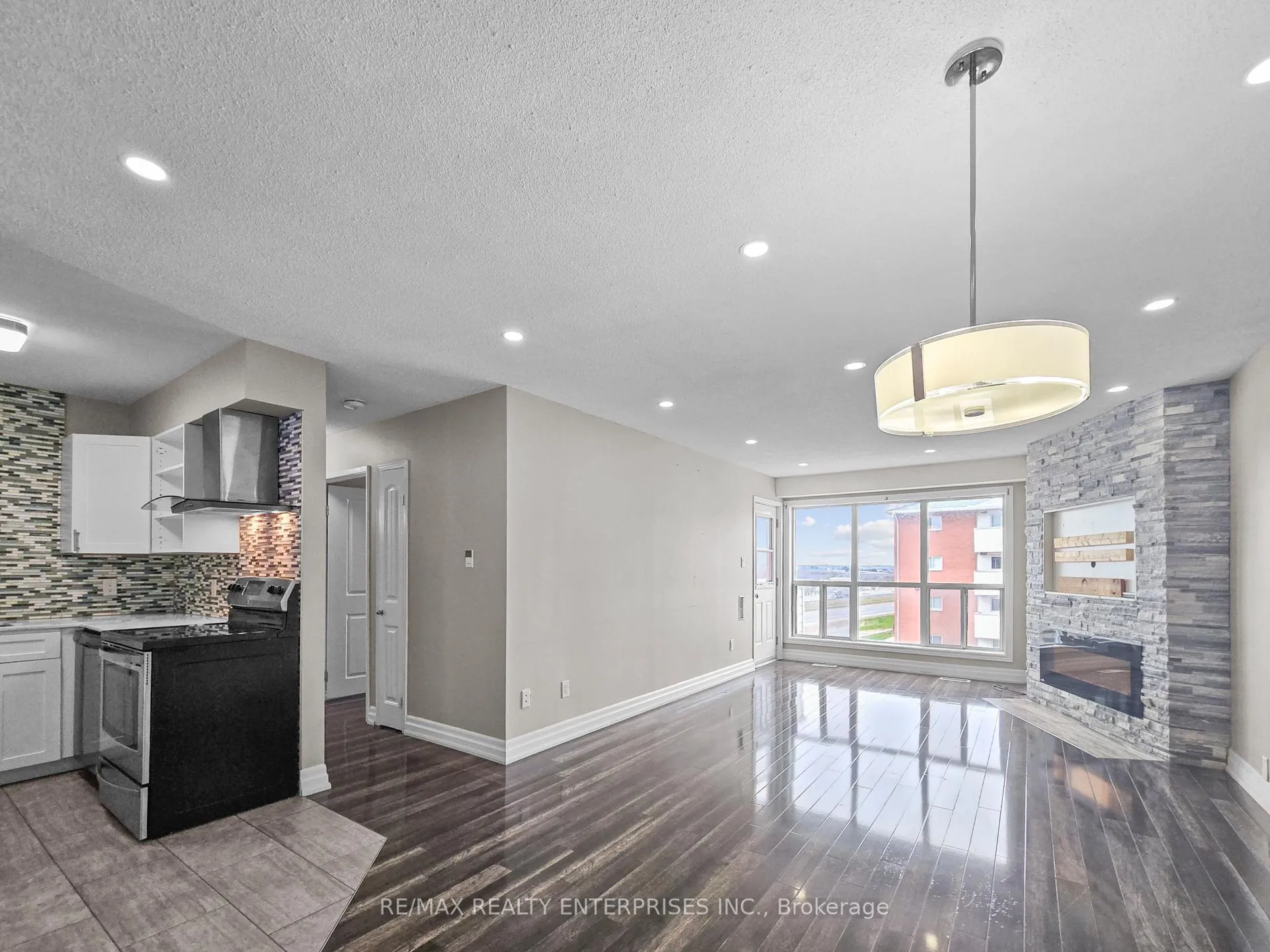Photo 1 of Unit 204, 120 Bell Farm Road N, Barrie, Alliance — HOMEH