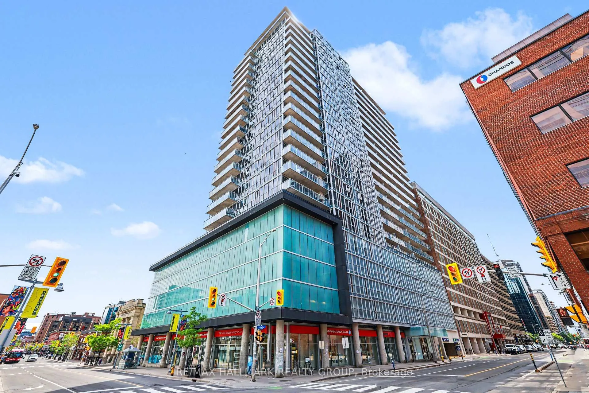 Front of Unit 1103, 324 Laurier Avenue