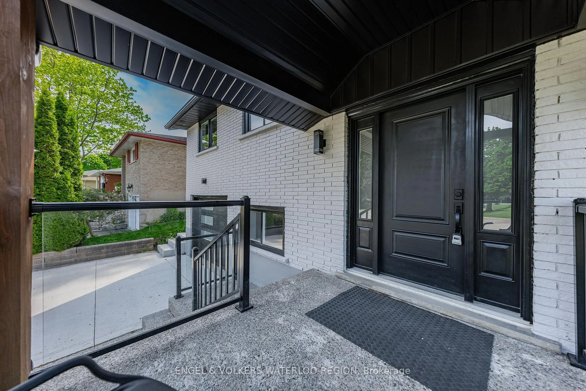 Photo 2 of 627 Glen Forrest Boulevard, Waterloo — HOMEH