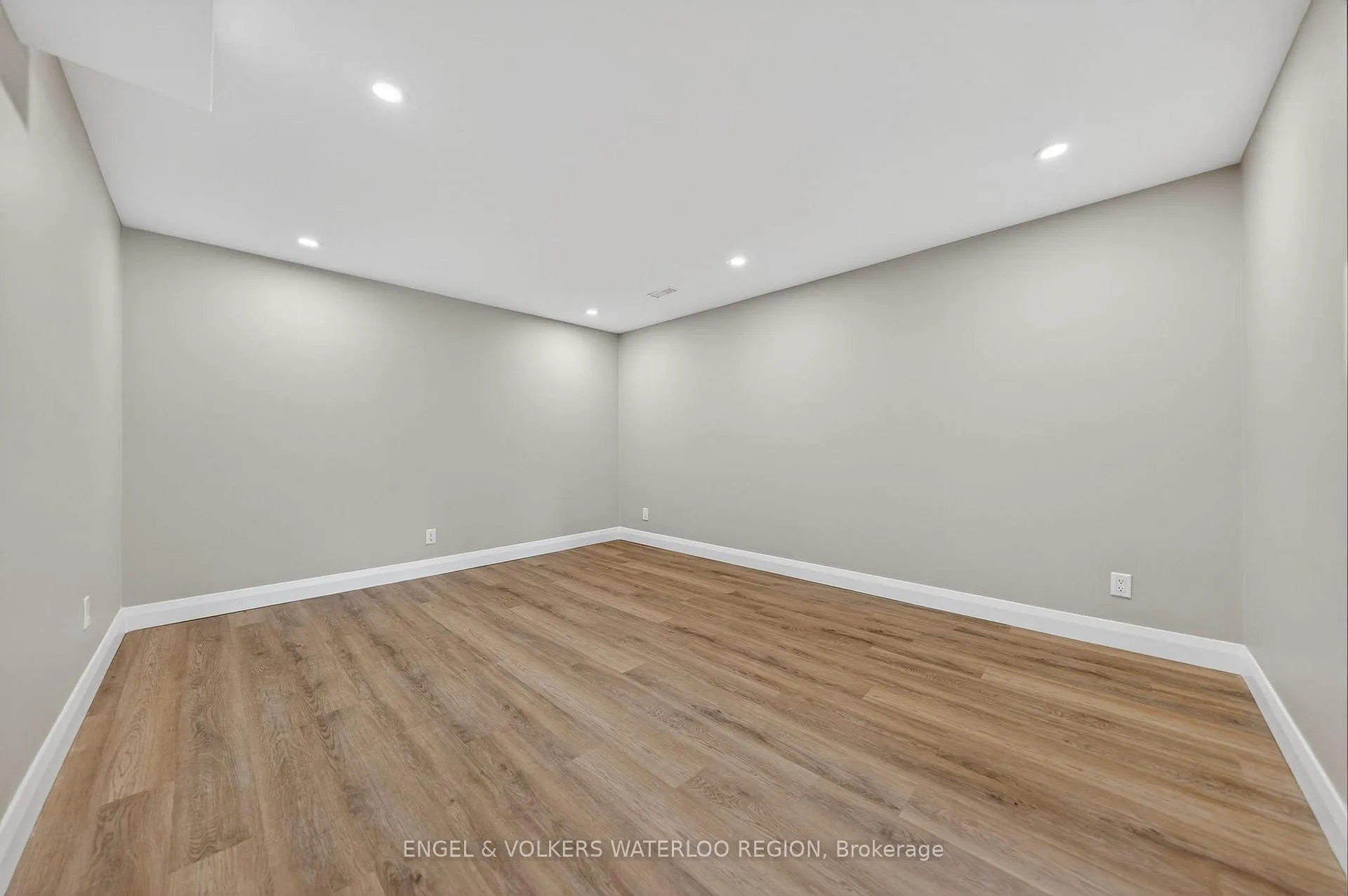 Photo 24 of 627 Glen Forrest Boulevard, Waterloo — HOMEH