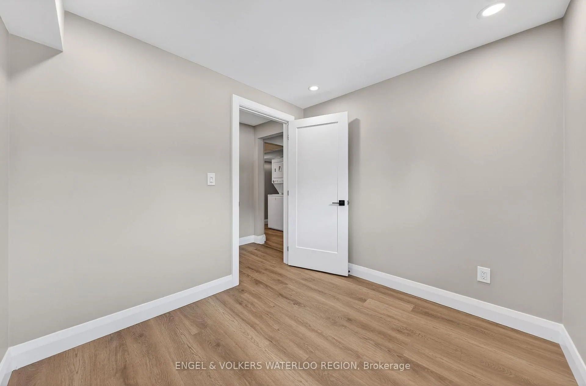 Photo 29 of 627 Glen Forrest Boulevard, Waterloo — HOMEH