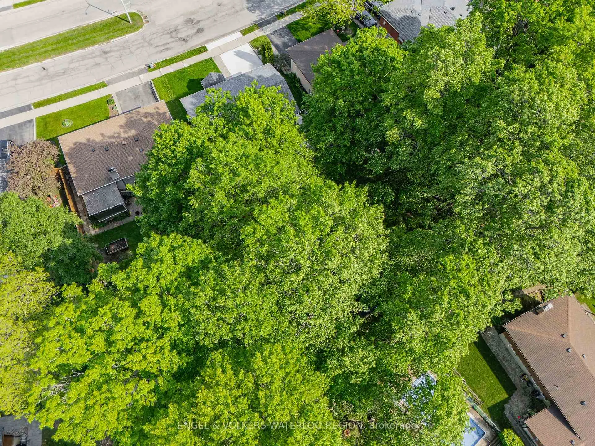 Photo 44 of 627 Glen Forrest Boulevard, Waterloo — HOMEH