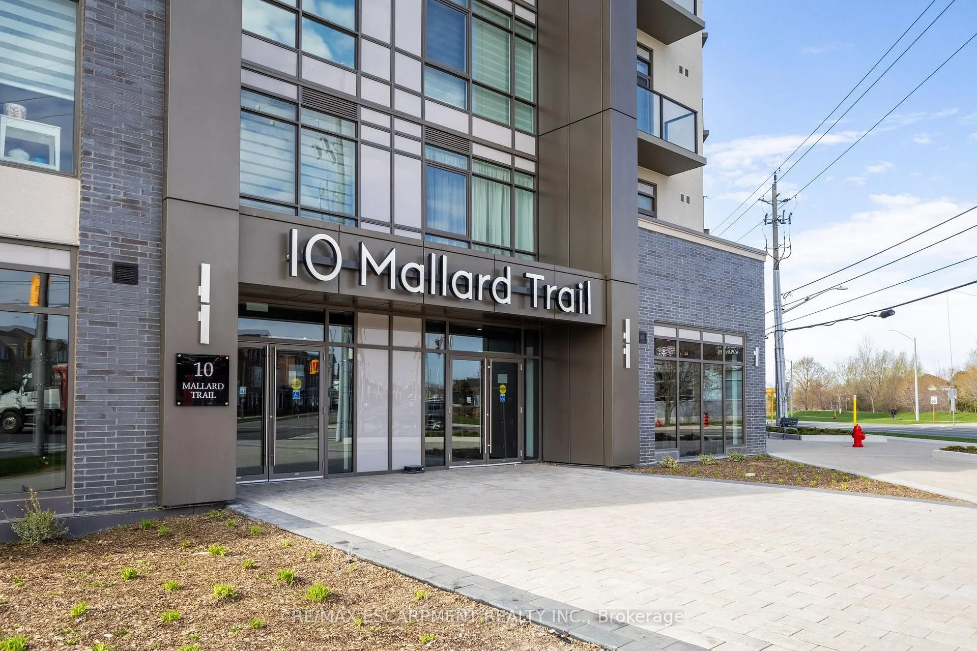 Photo 6 of Unit 438, 10 Mallard Trail, Hamilton, Waterdown — HOMEH