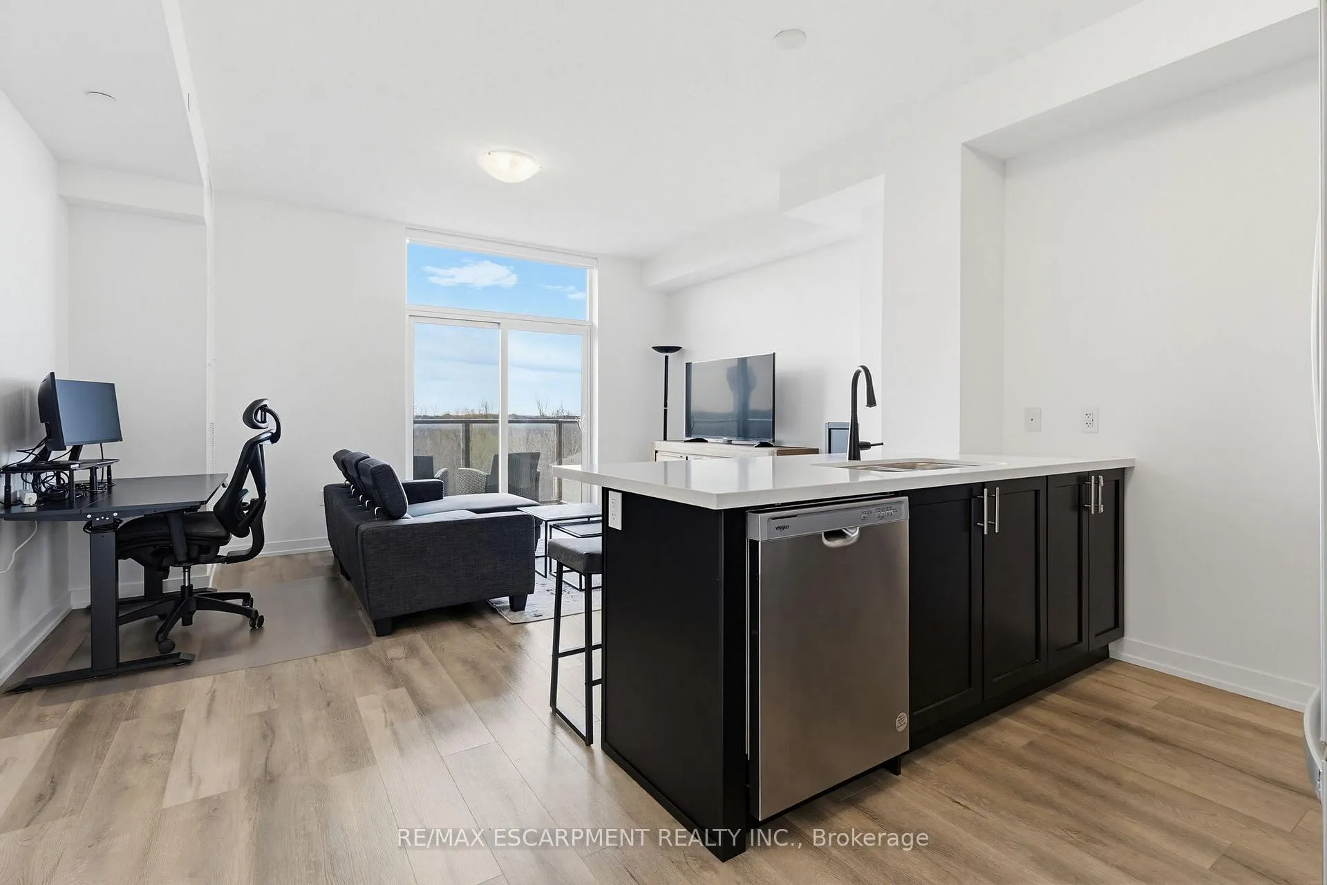 Photo 8 of Unit 438, 10 Mallard Trail, Hamilton, Waterdown — HOMEH
