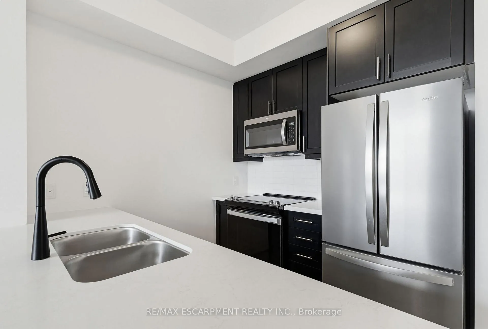 Photo 10 of Unit 438, 10 Mallard Trail, Hamilton, Waterdown — HOMEH