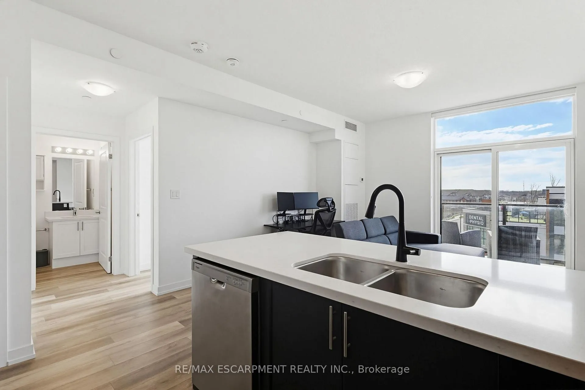 Photo 11 of Unit 438, 10 Mallard Trail, Hamilton, Waterdown — HOMEH